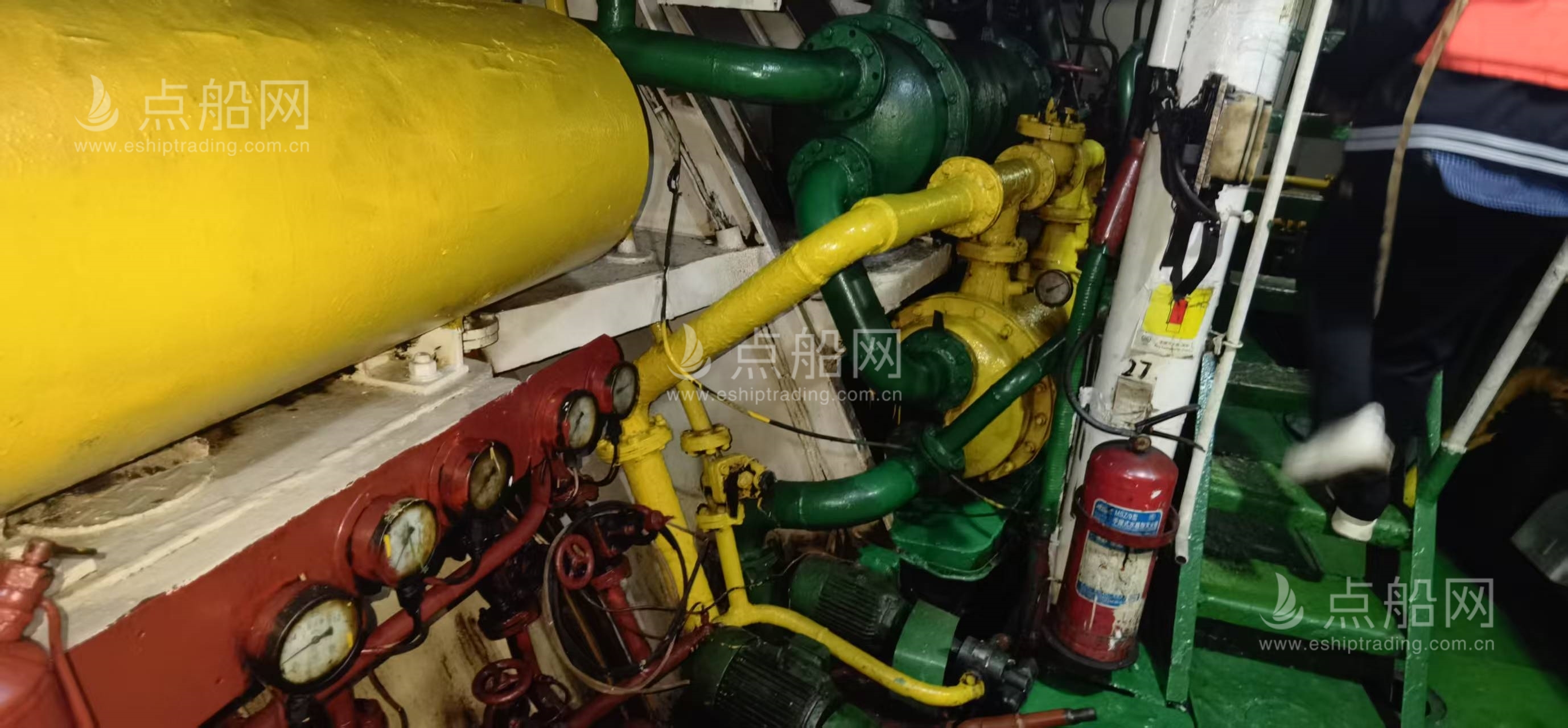 出售3600吨成品油船