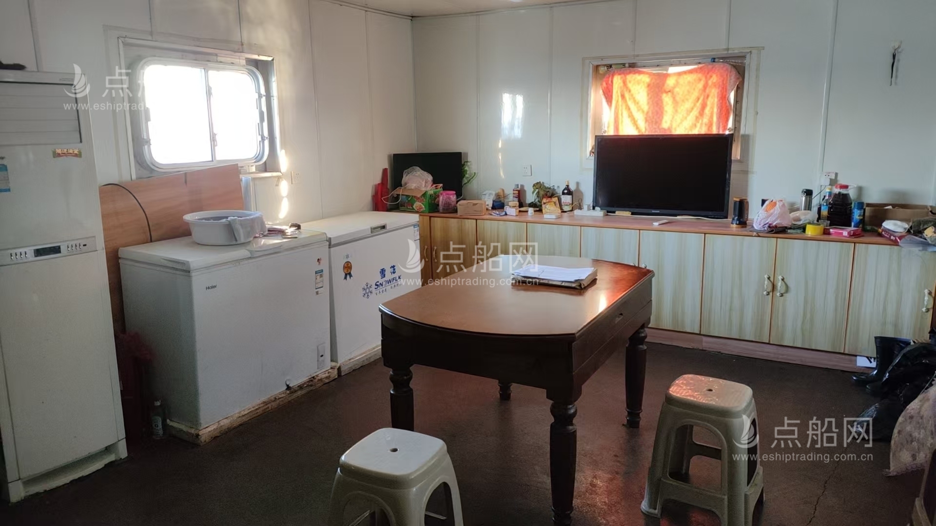 出售3600吨成品油船