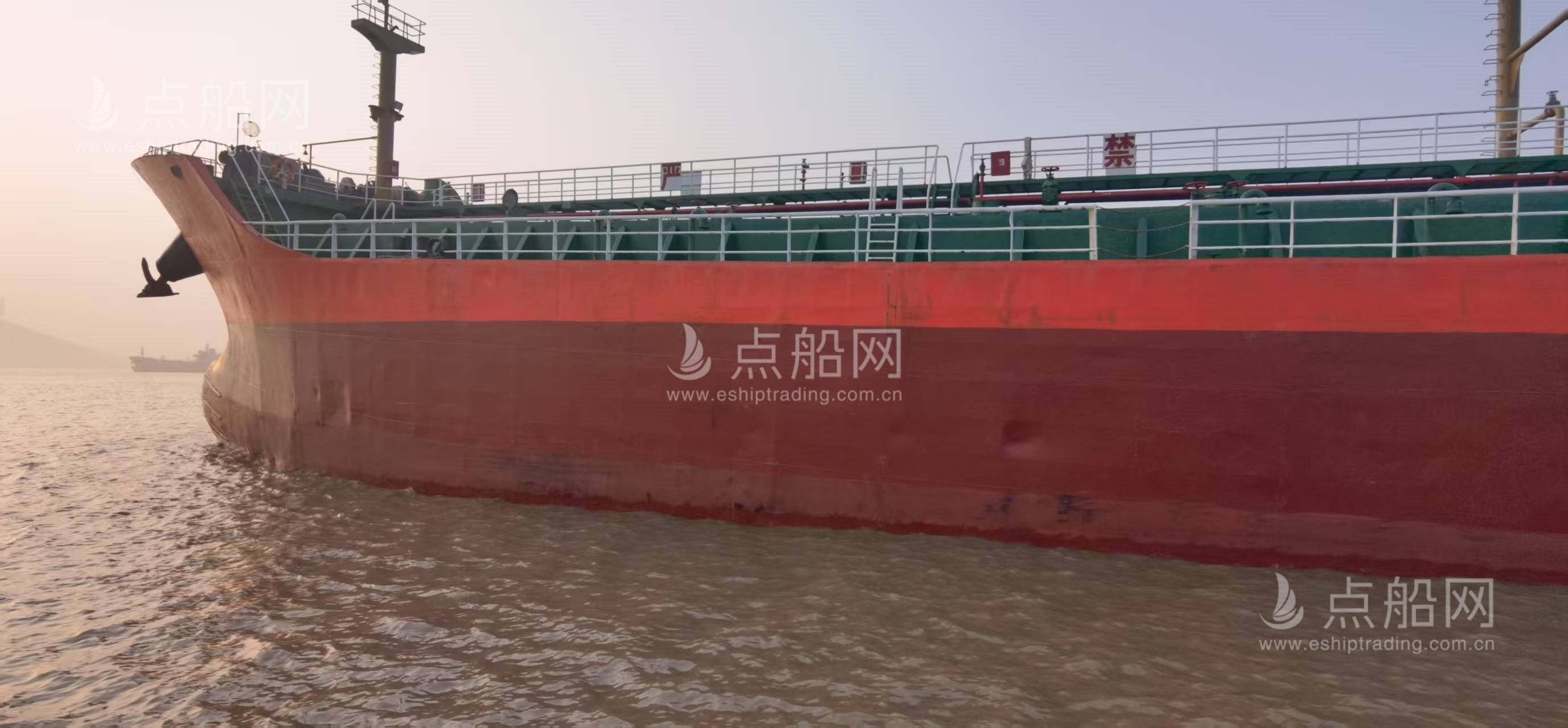 出售3600吨成品油船