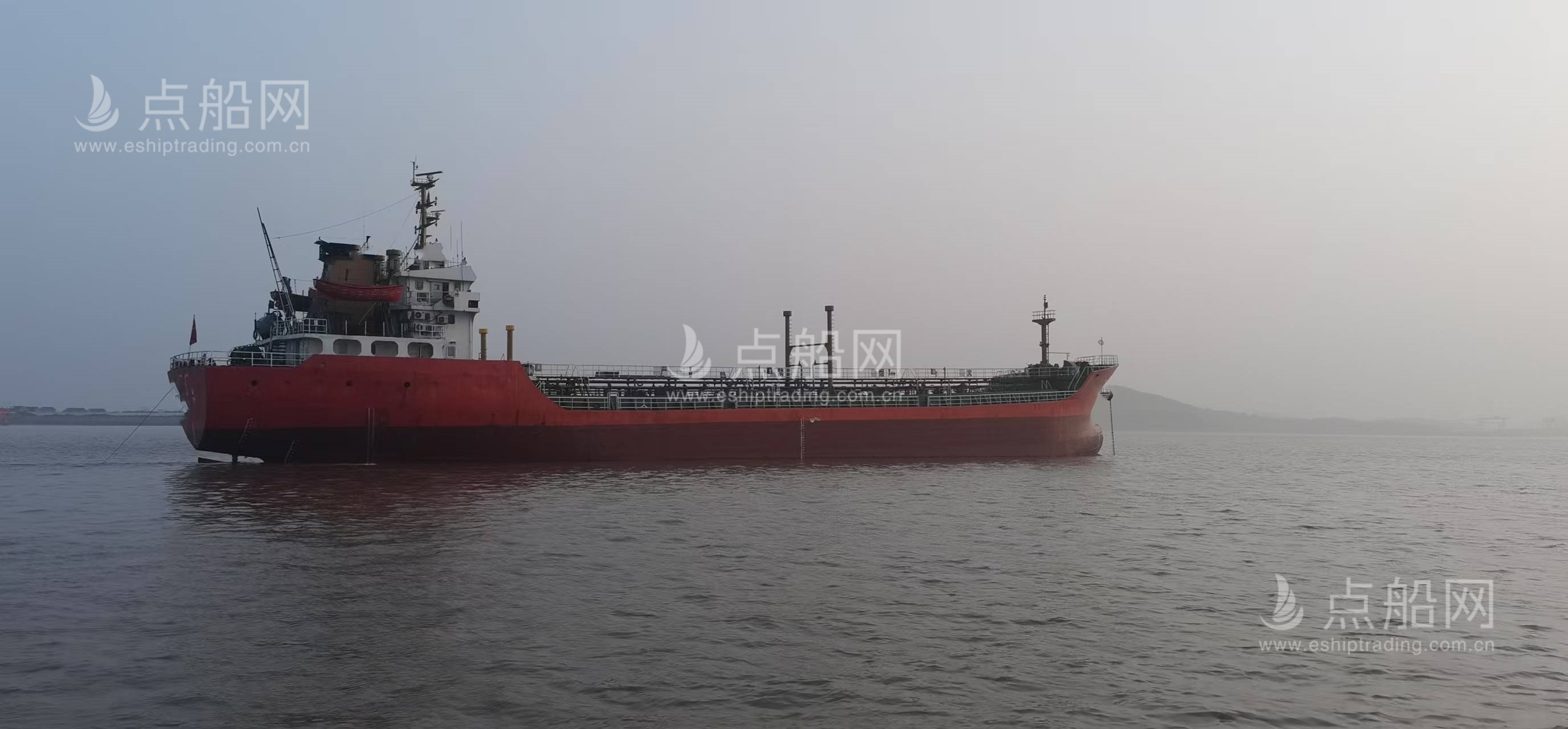 出售3600吨成品油船