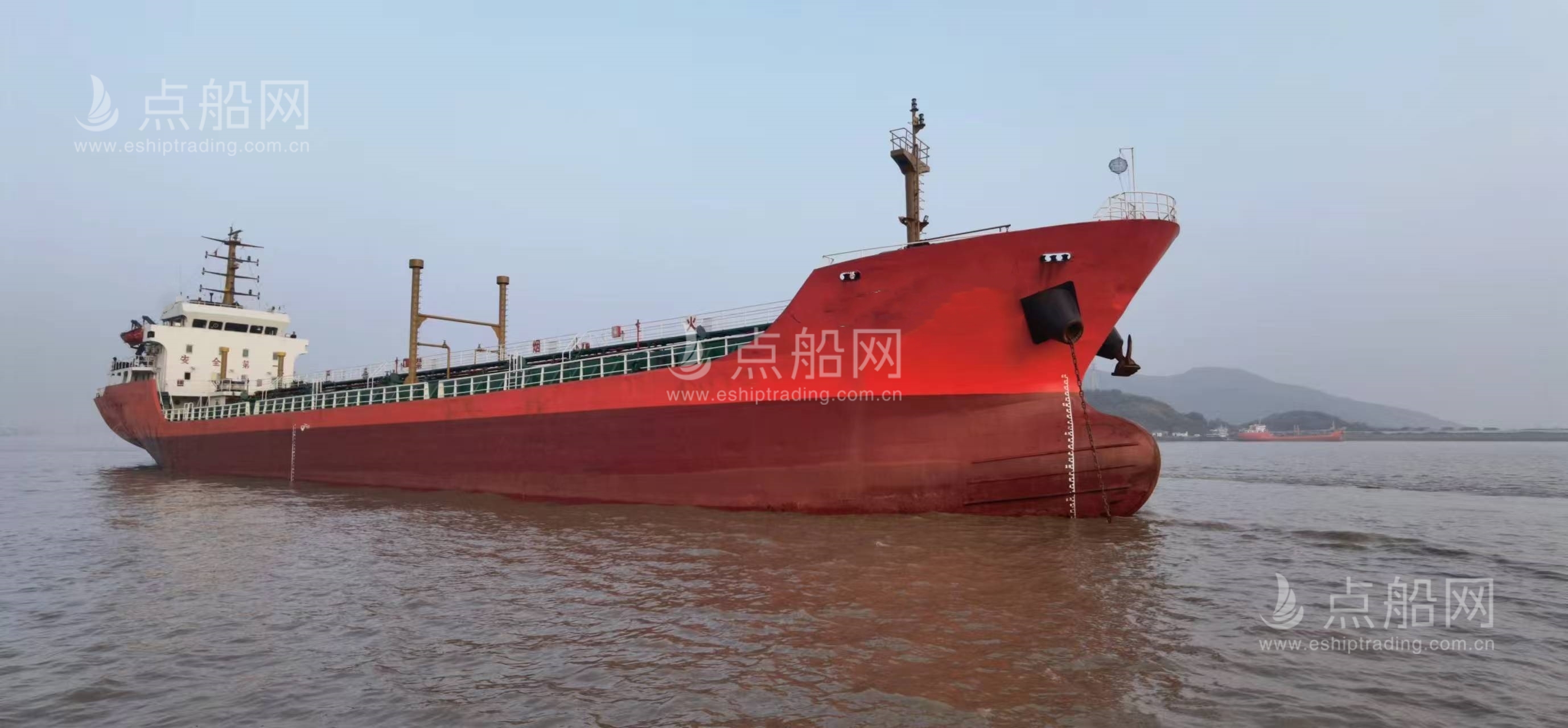 出售3600吨成品油船