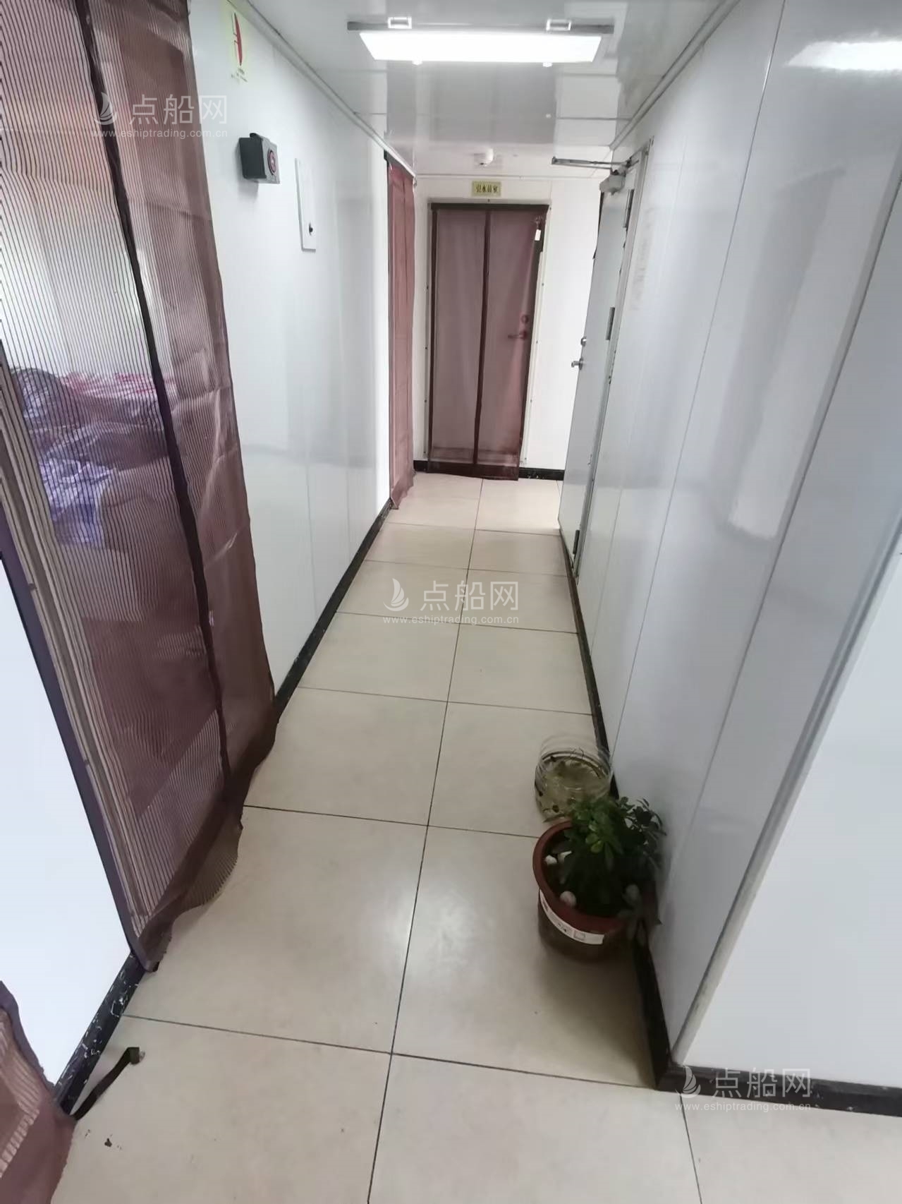 出售7310吨散货船