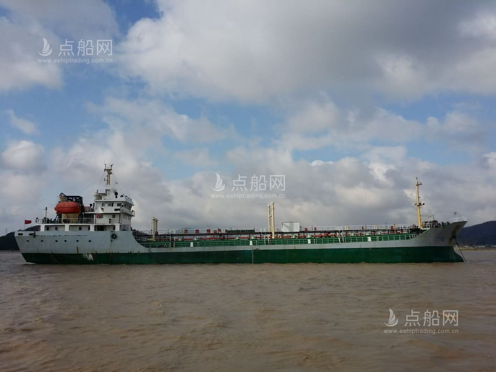 出售3815吨成品油船