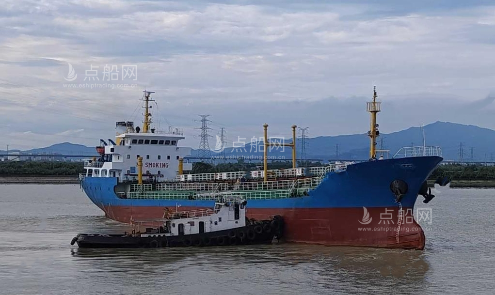 出售3366吨成品油船