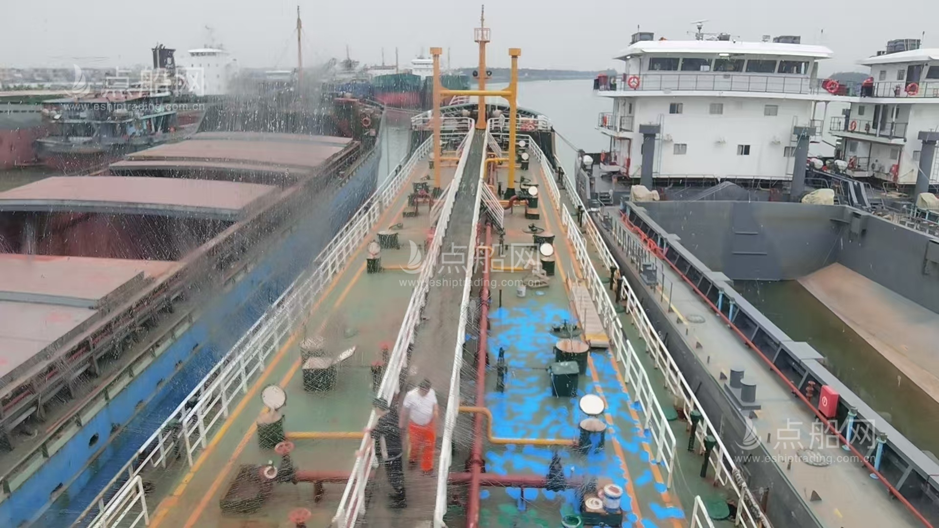 出售3366吨成品油船