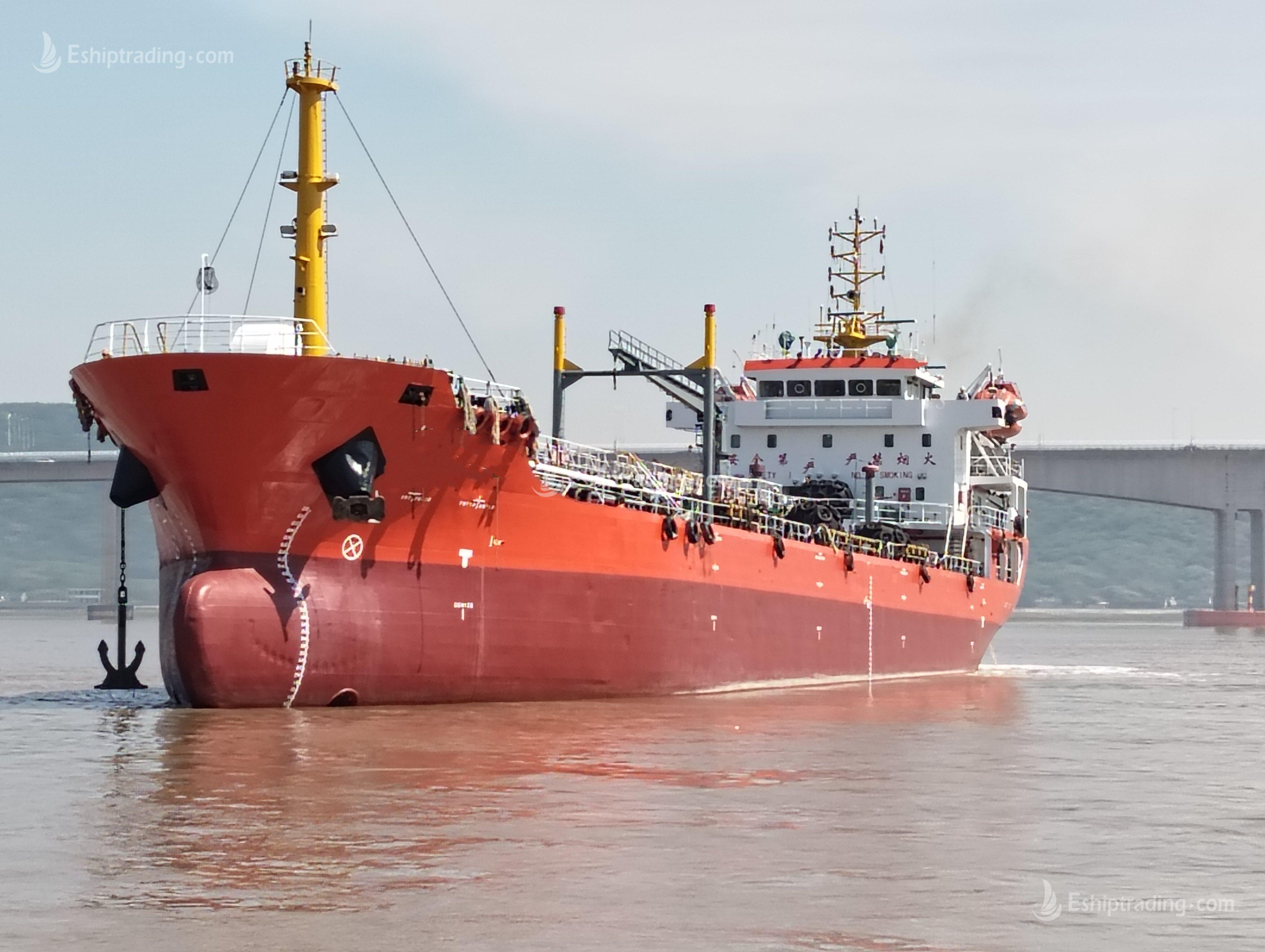 4560 T Product Oil Tanker For Sale