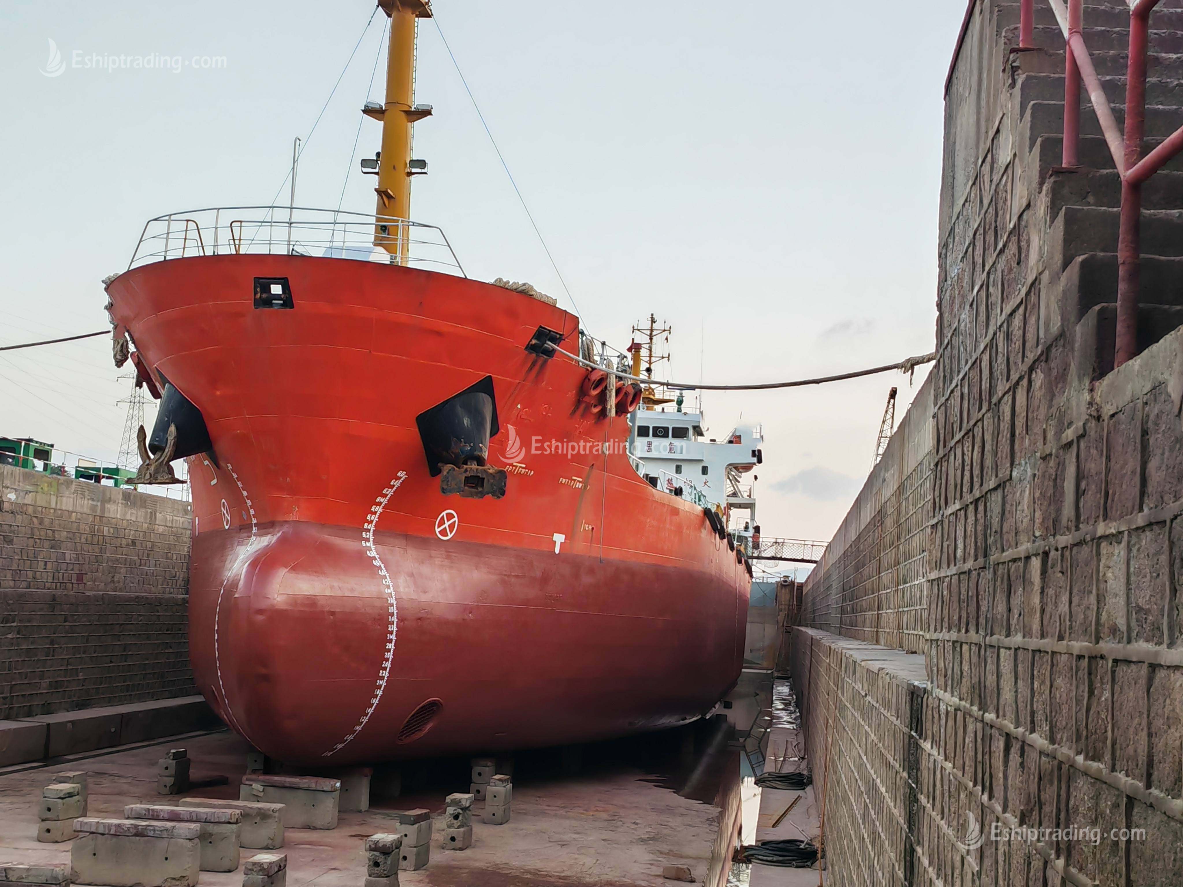 4560 T Product Oil Tanker For Sale