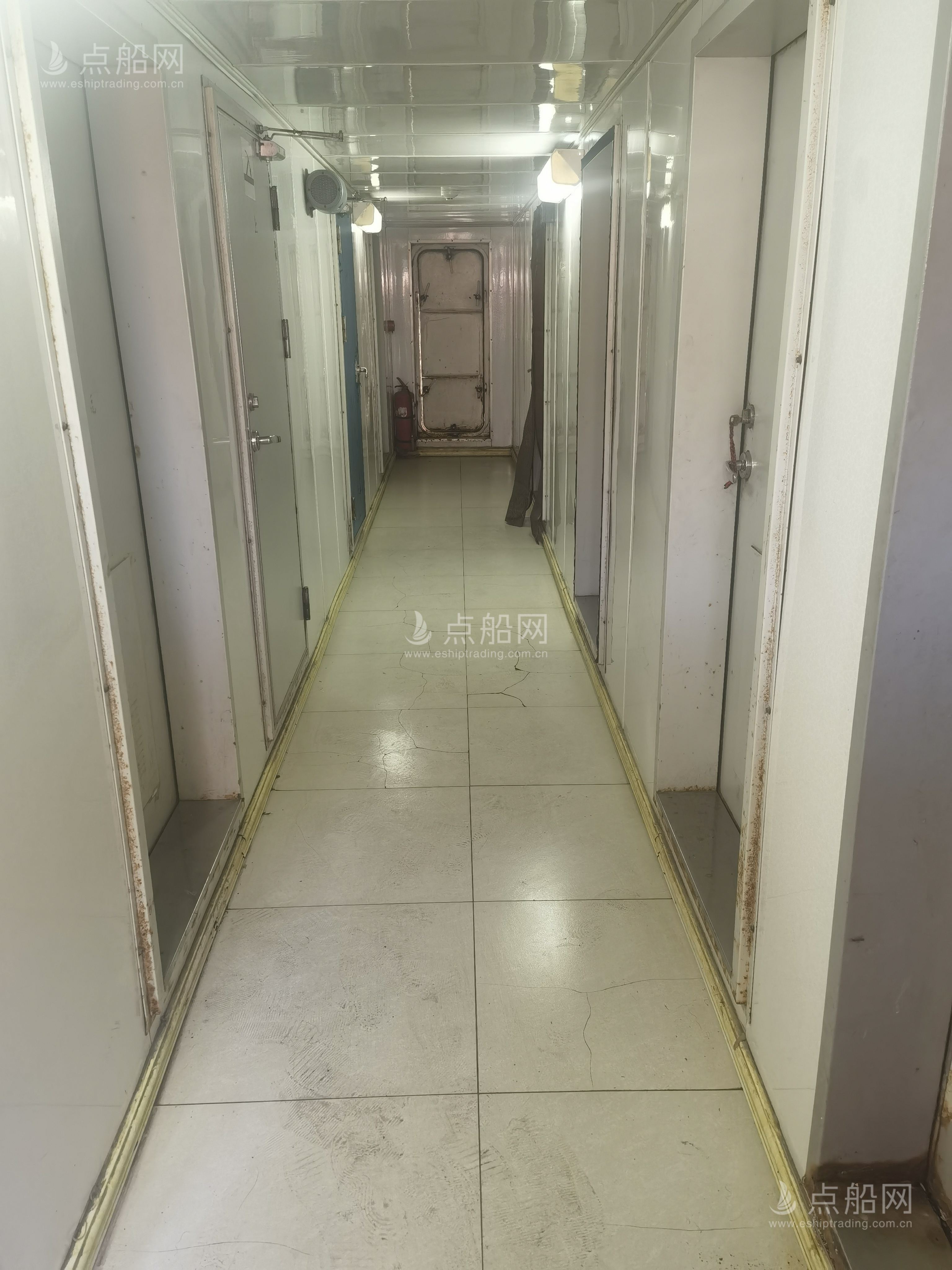 出售4880吨散货船