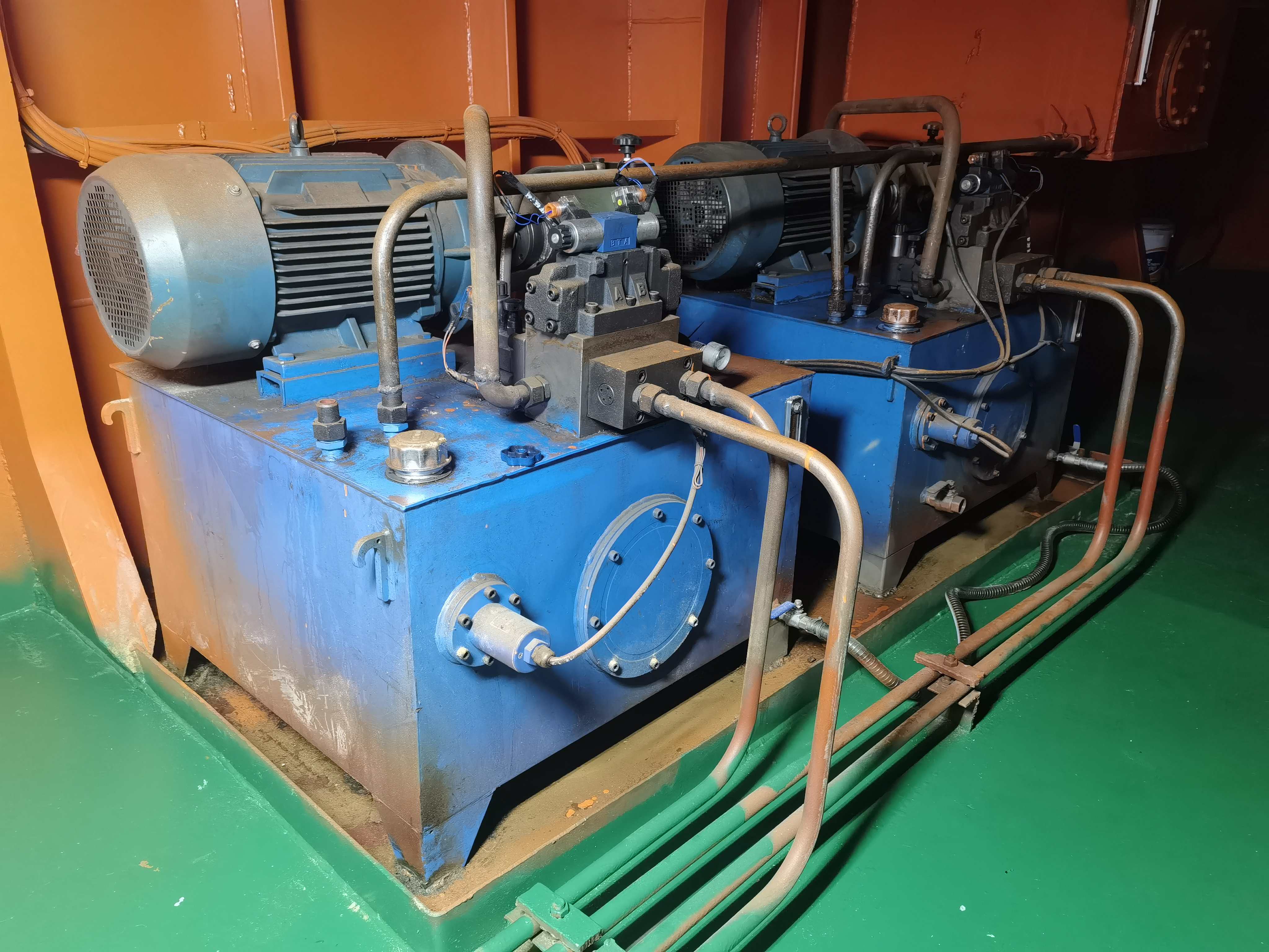 出售4880吨散货船