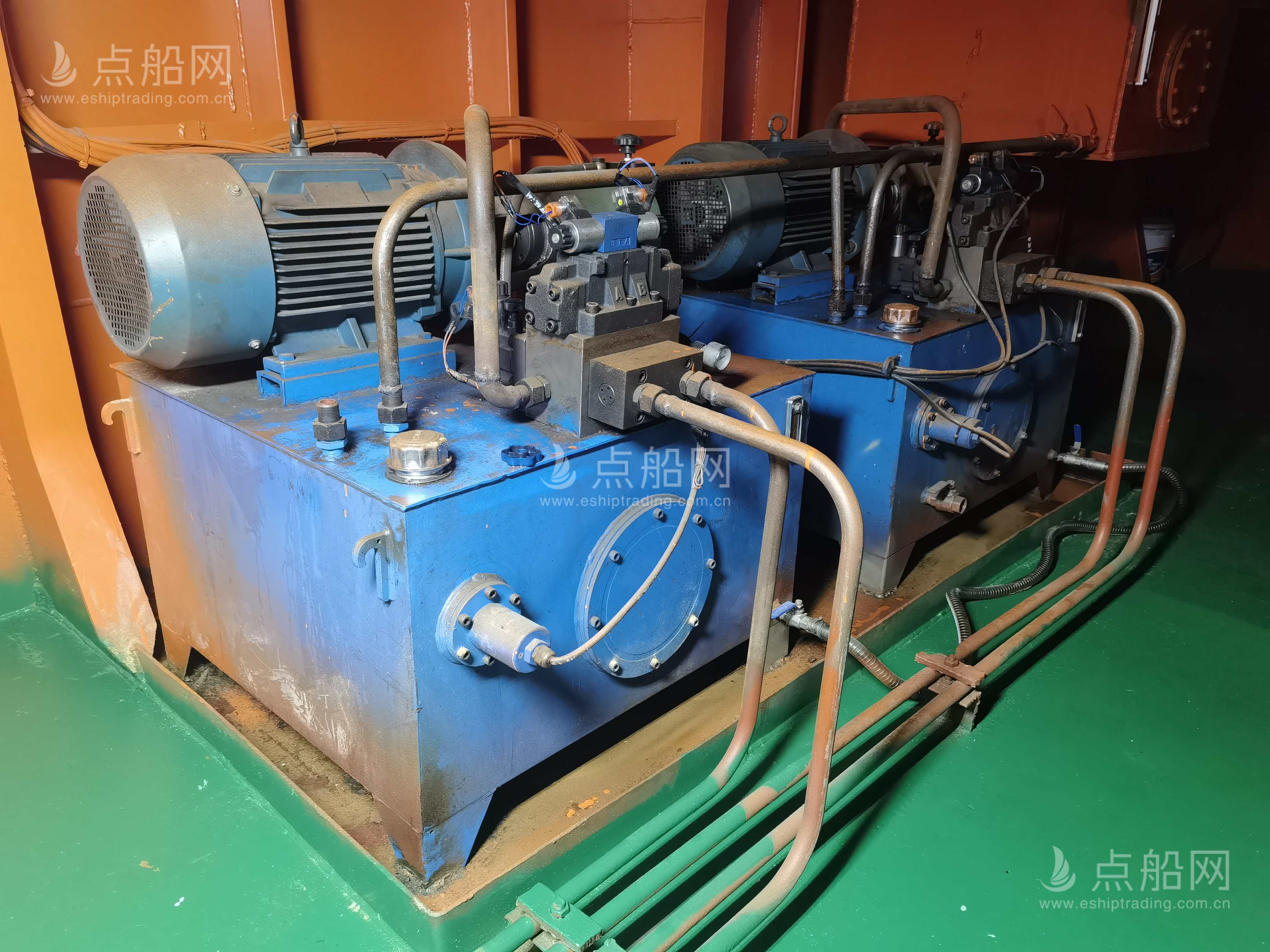 出售4880吨散货船