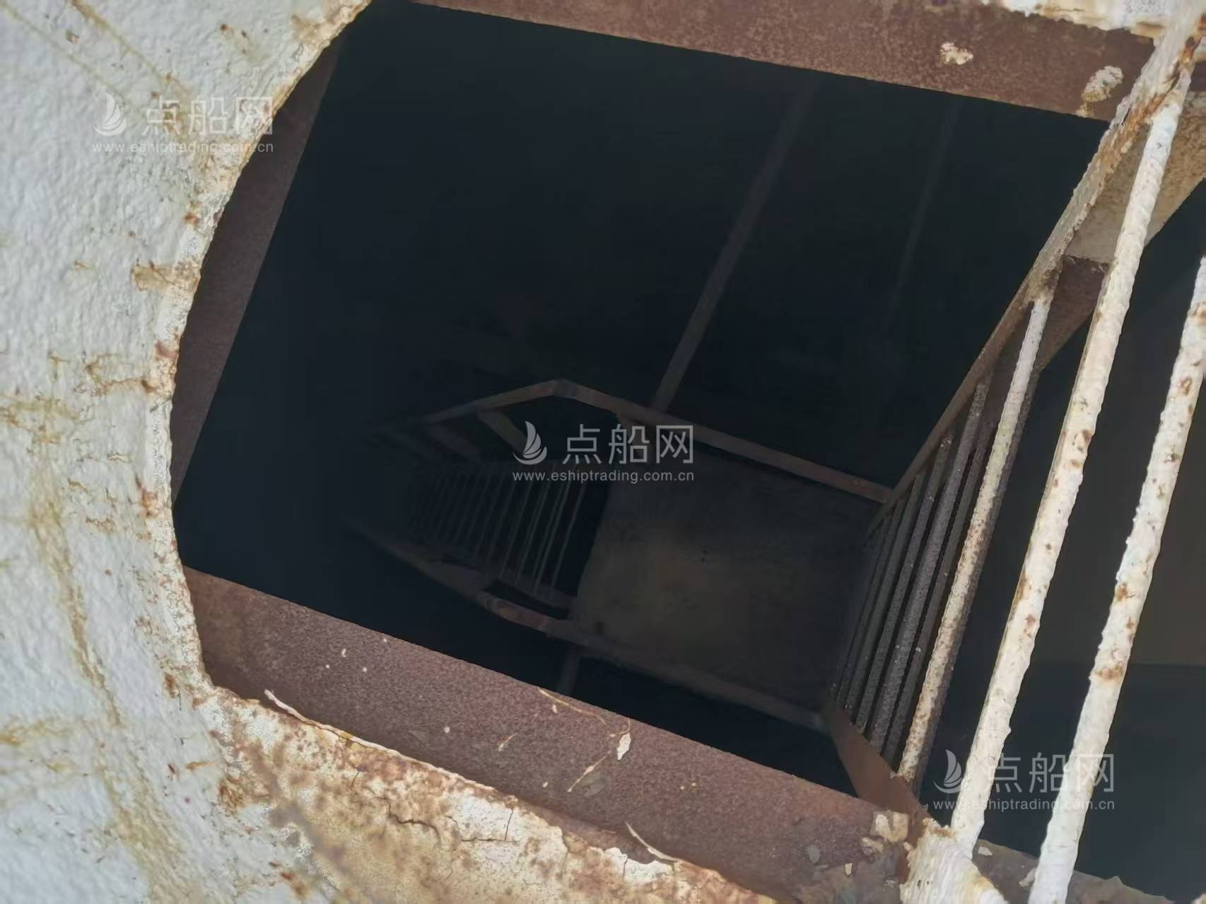 出售3366吨成品油船