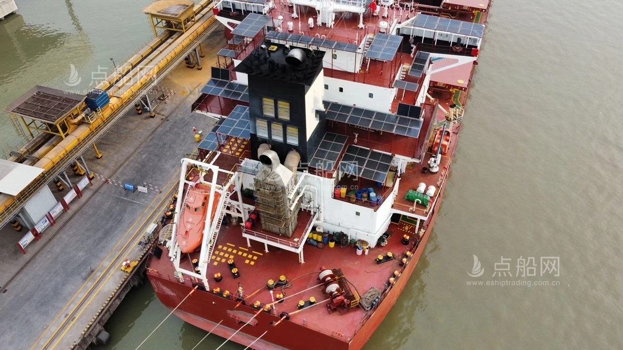 出售82000吨散货船