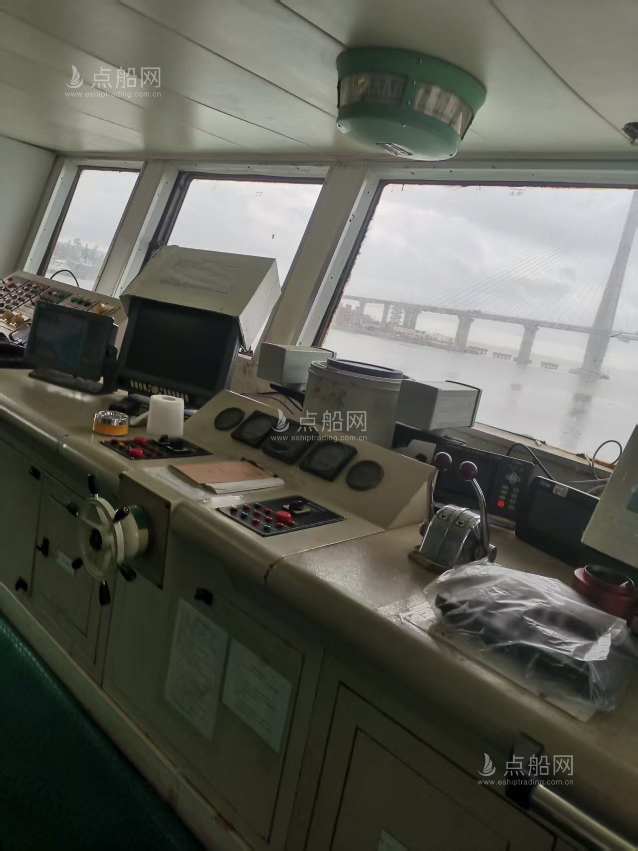 出售717吨成品油船