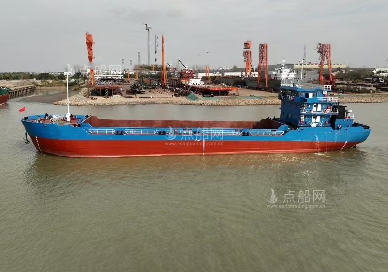 出售2600m³开体泥驳