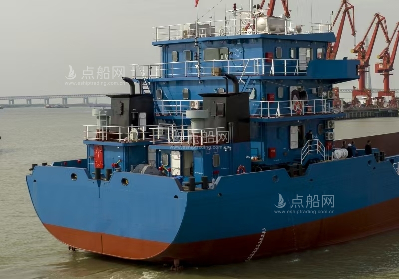 出售2600m³开体泥驳