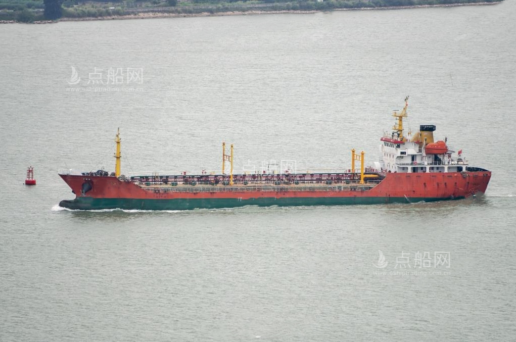 出售4325吨成品油船