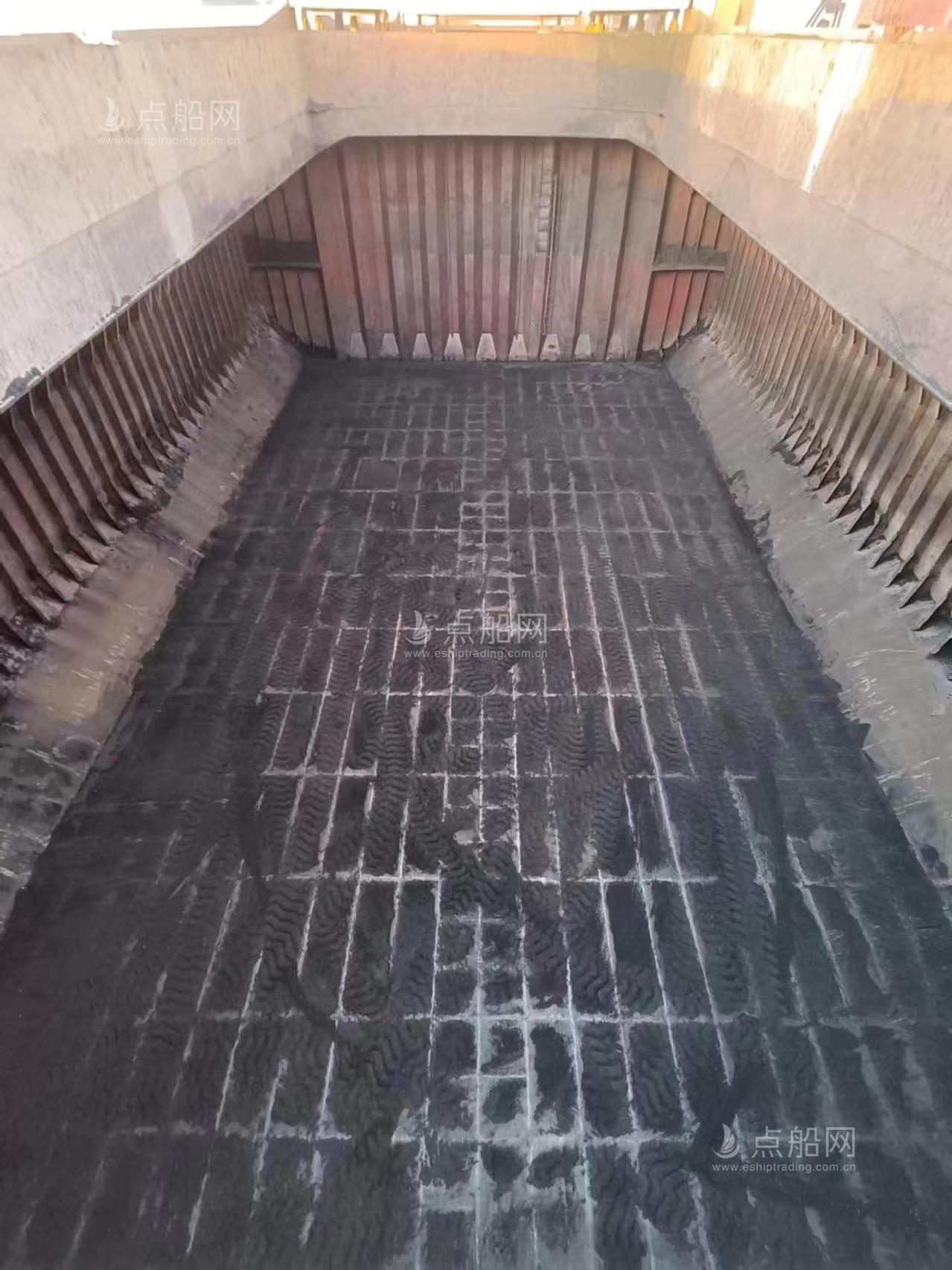 出售10902吨散货船