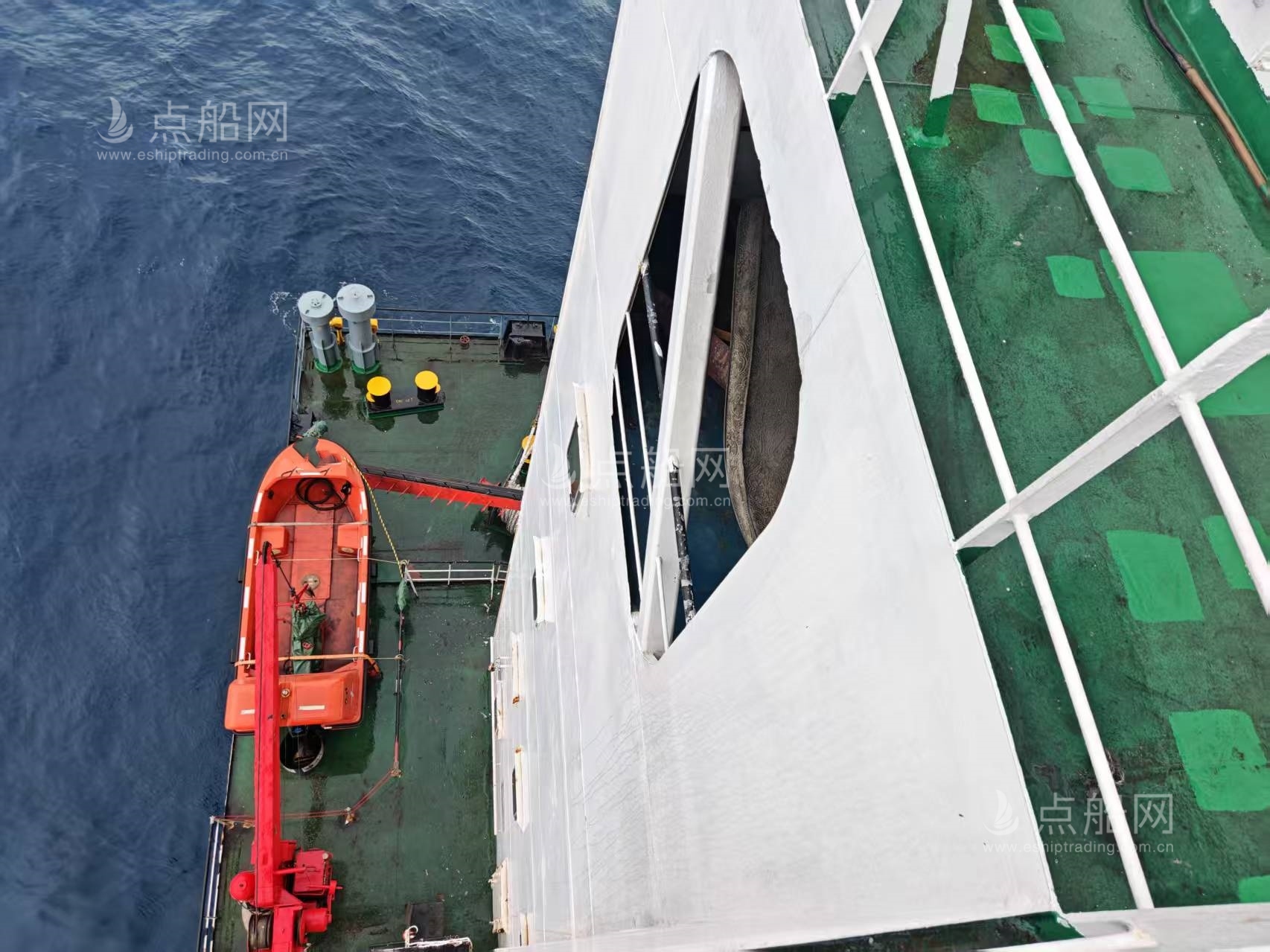 出售1030箱集装箱船