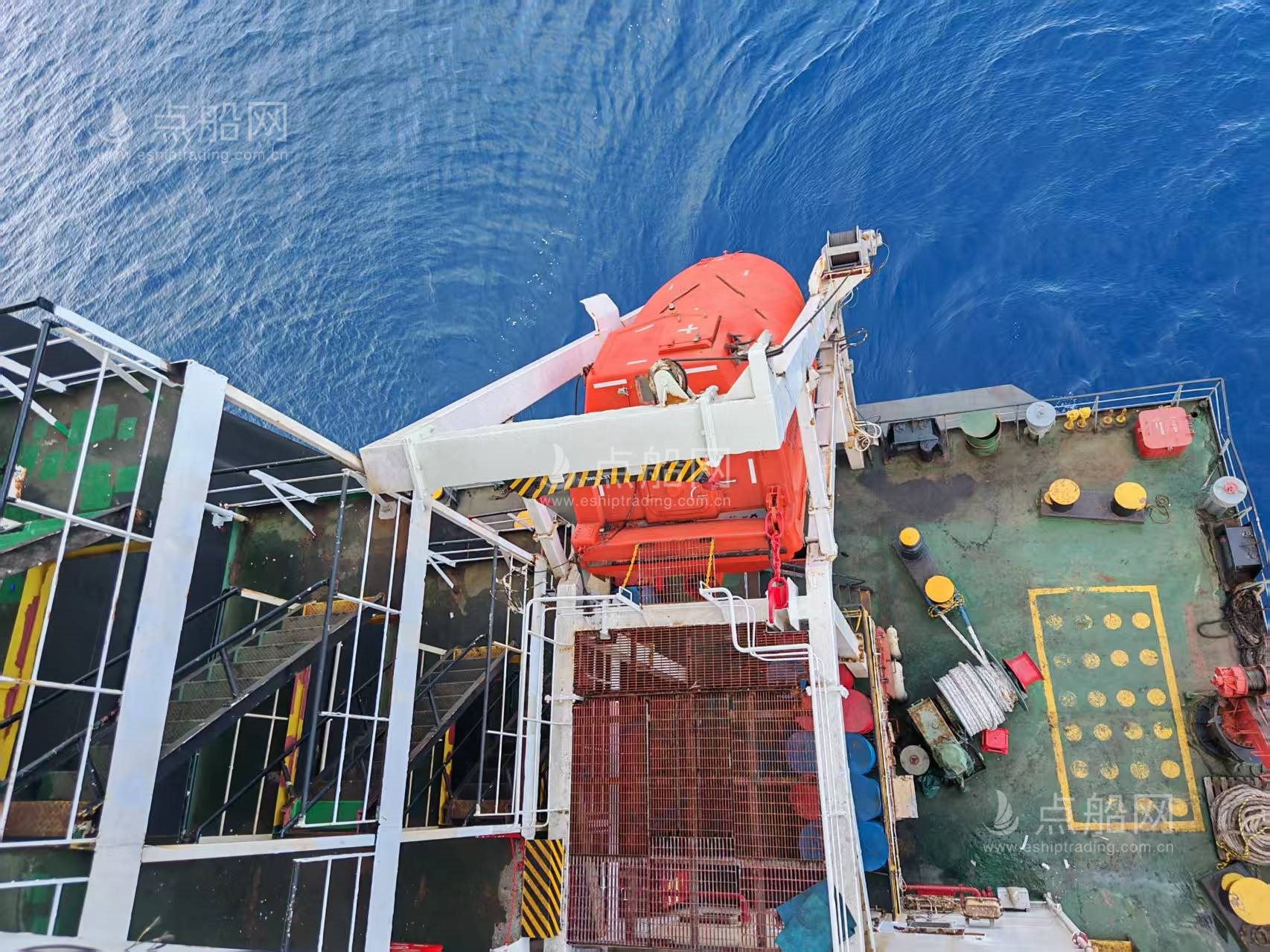 出售1030箱集装箱船