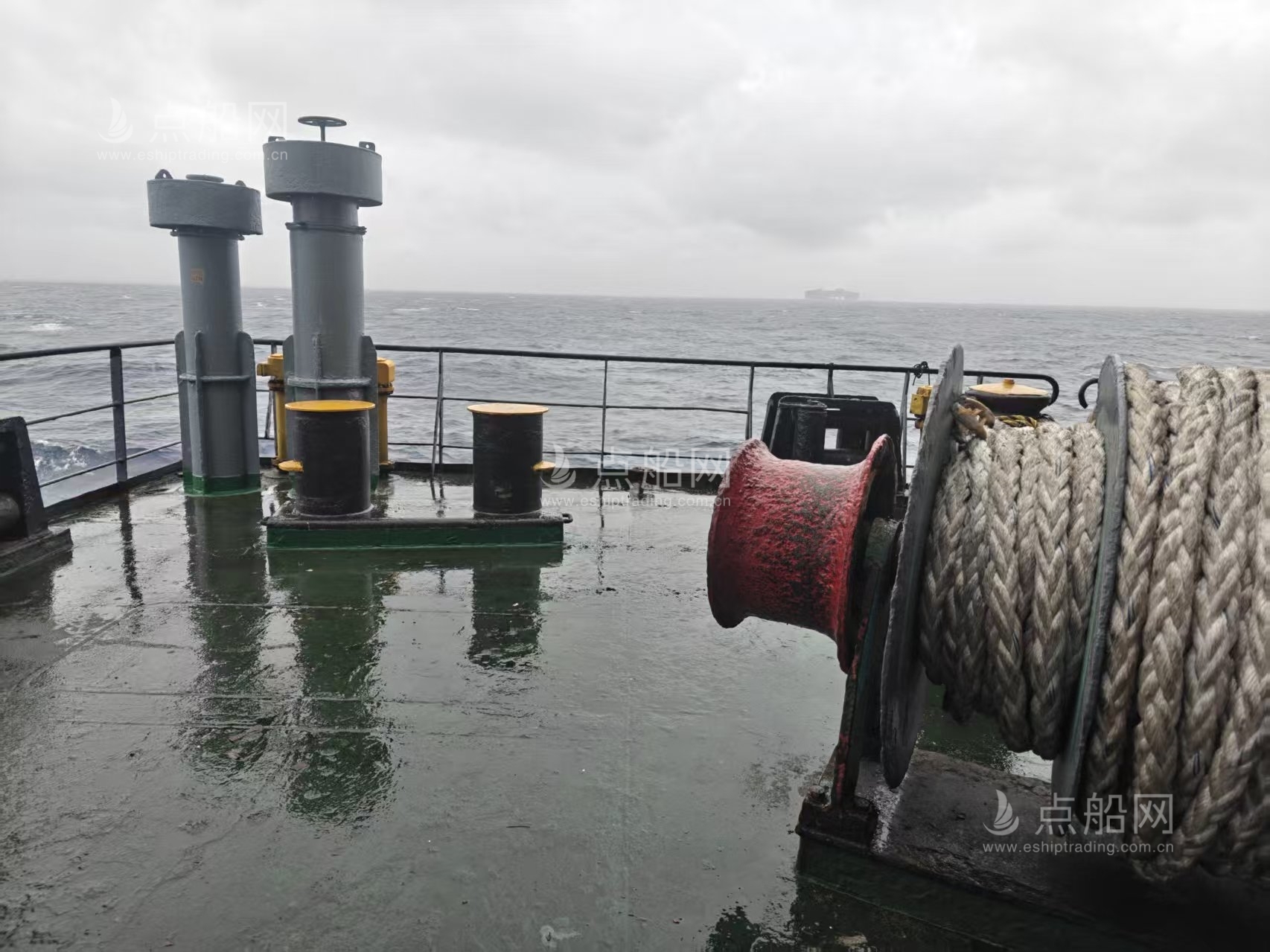 出售1030箱集装箱船