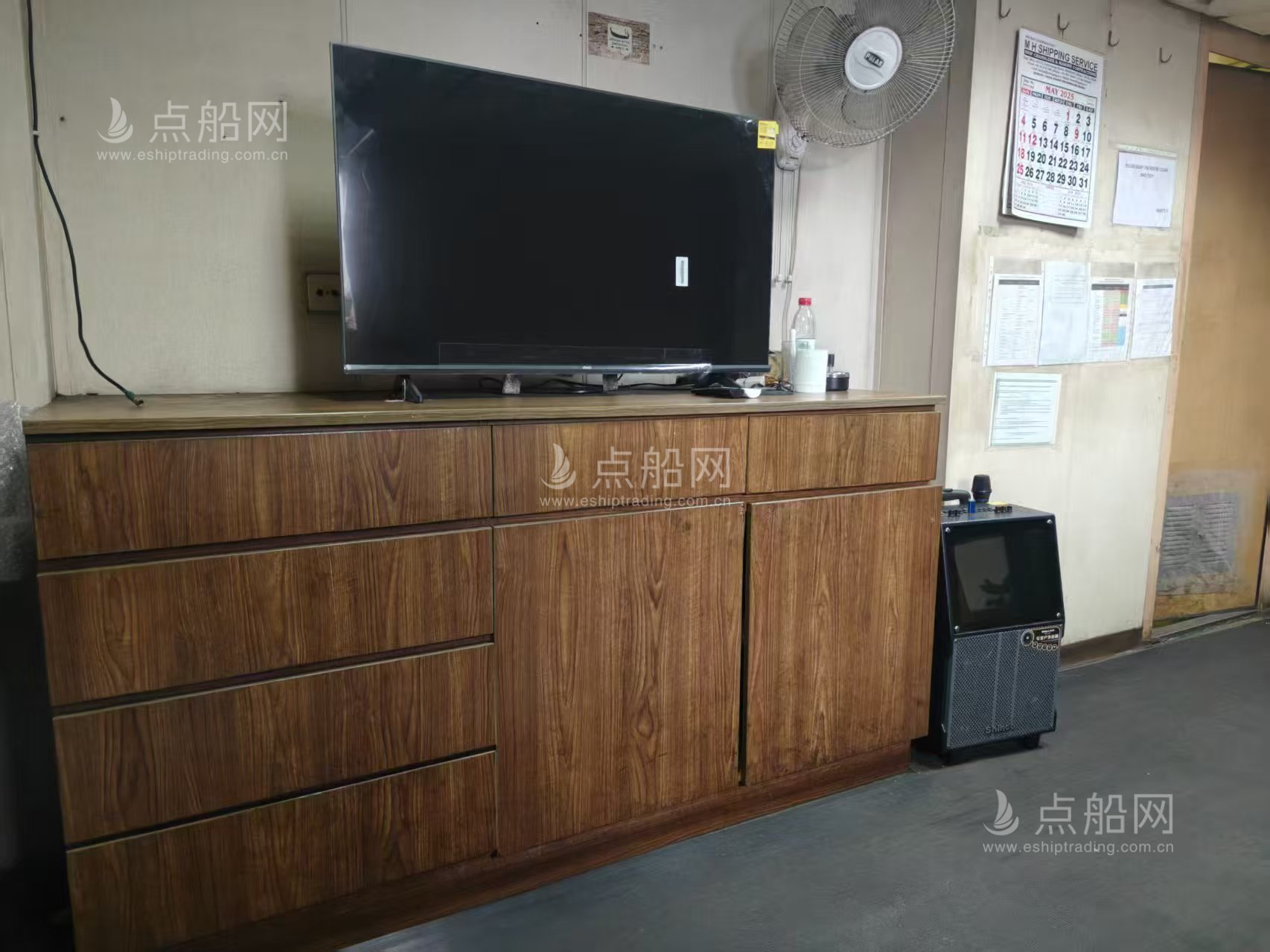 出售1030箱集装箱船