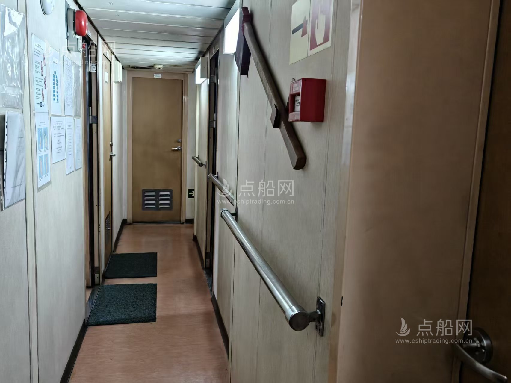 出售1030箱集装箱船