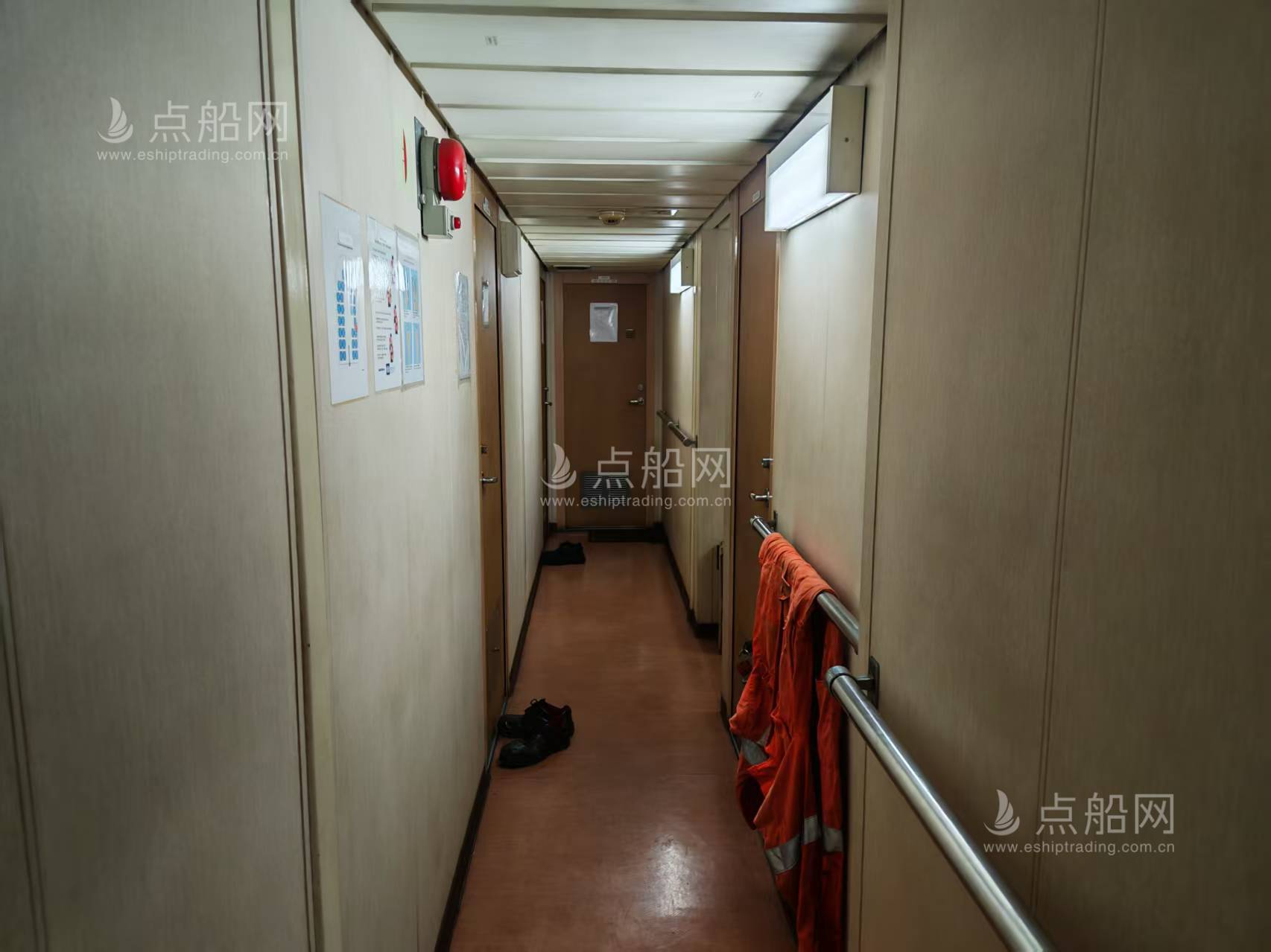 出售1030箱集装箱船