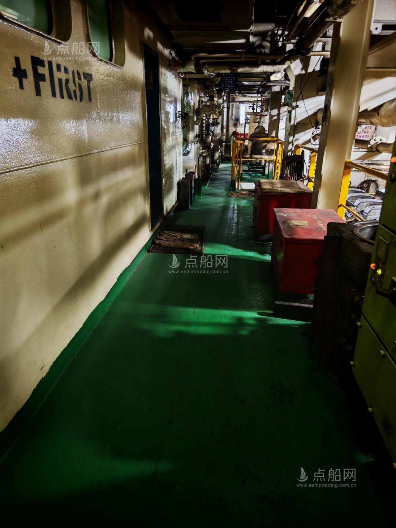 出售1030箱集装箱船