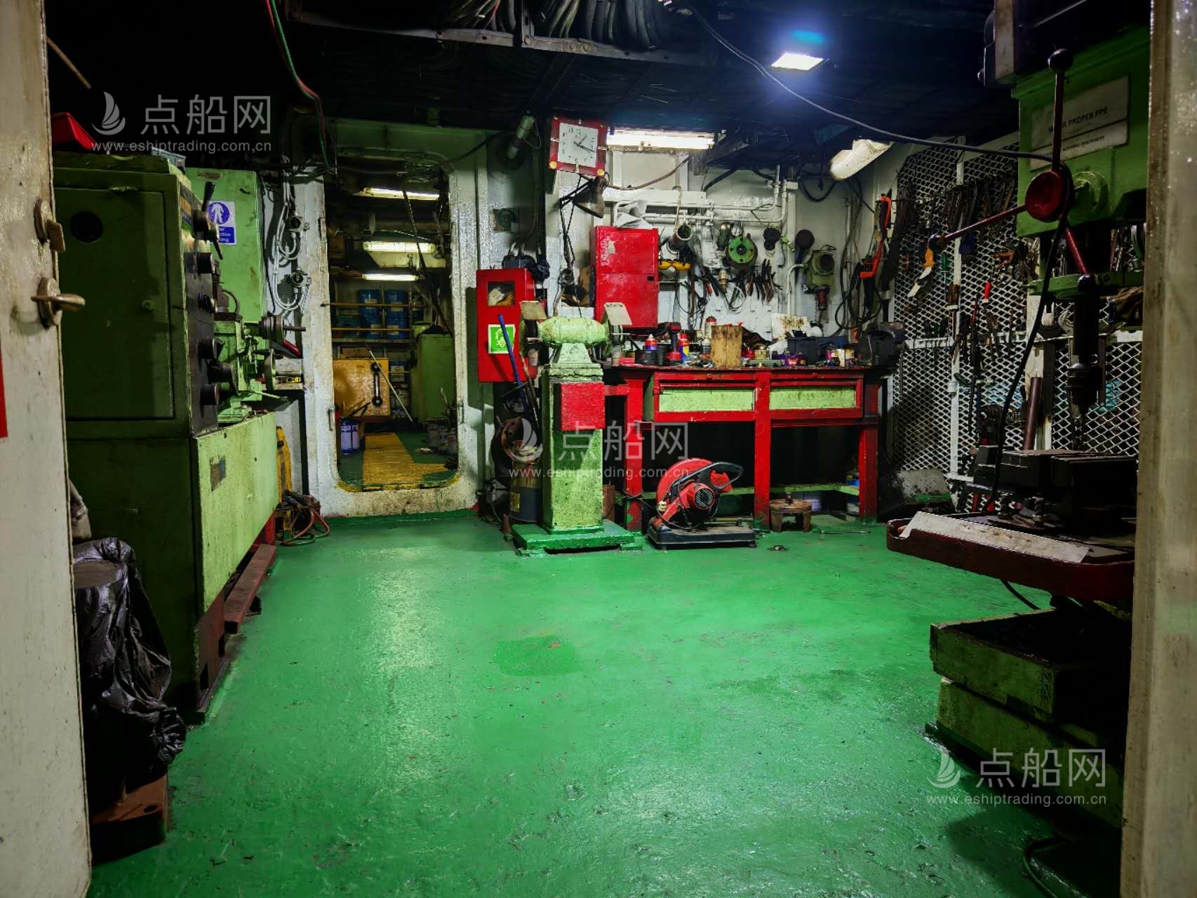 出售1030箱集装箱船