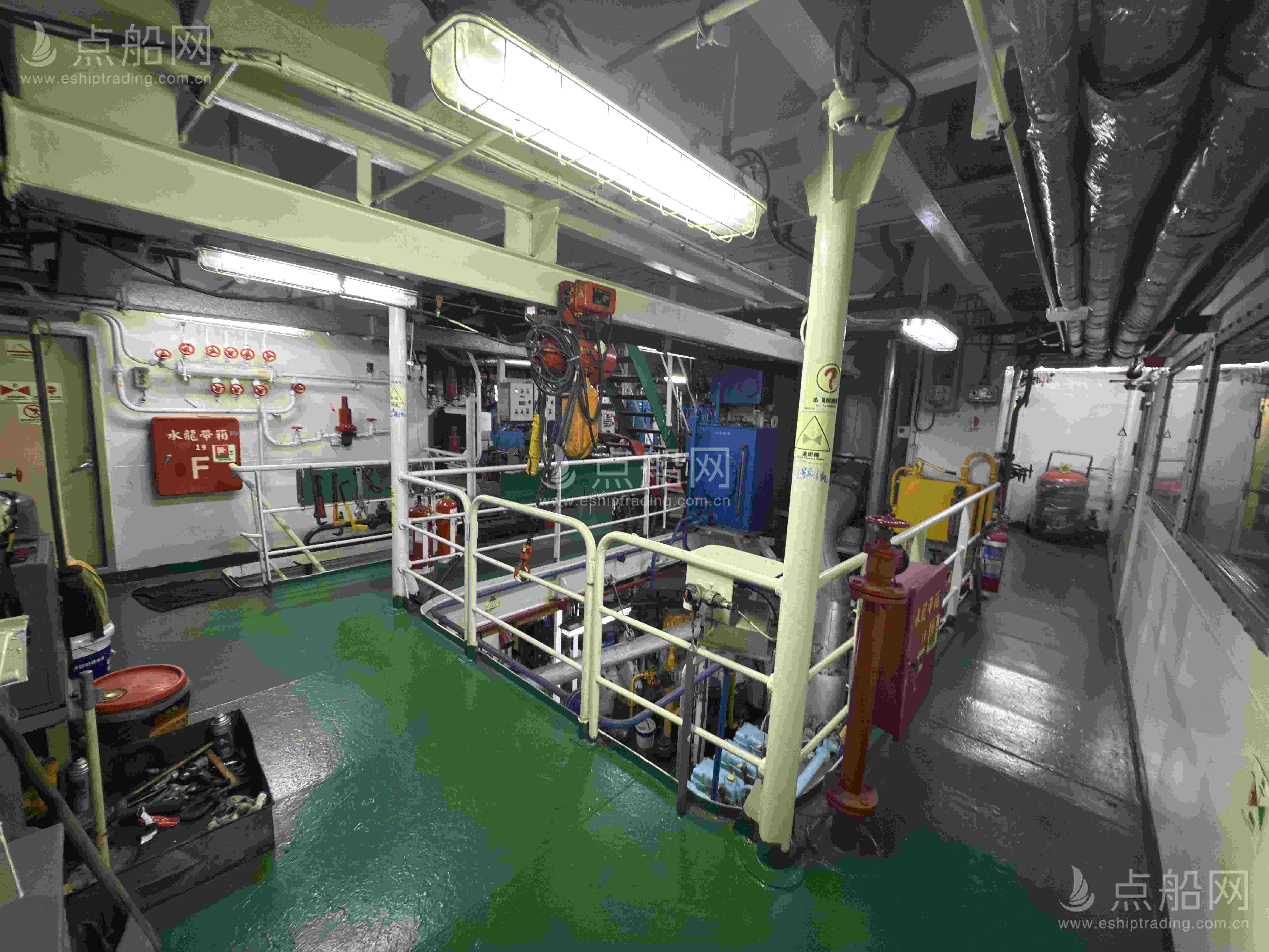 出售1700吨加油船