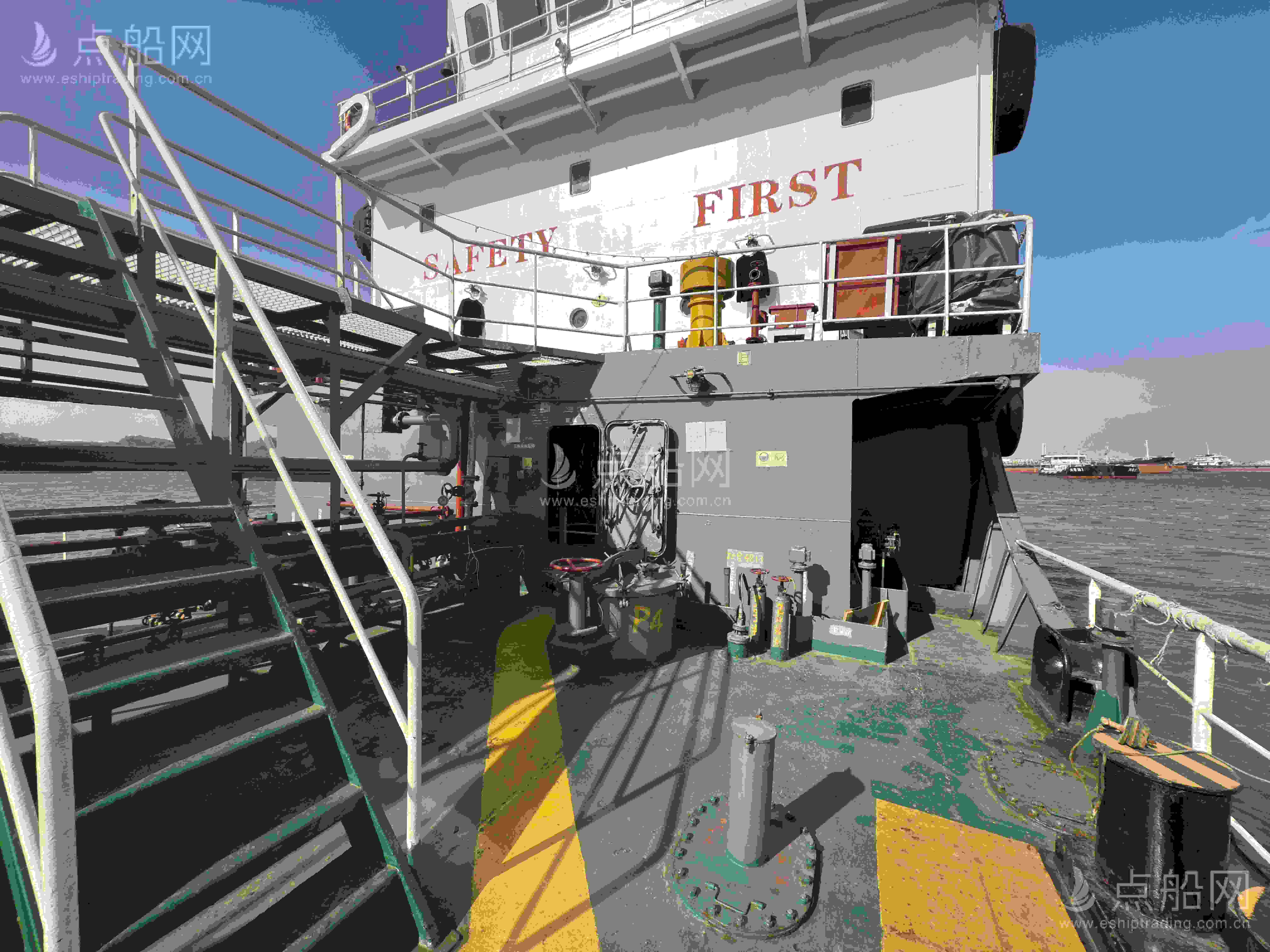 出售1700吨加油船