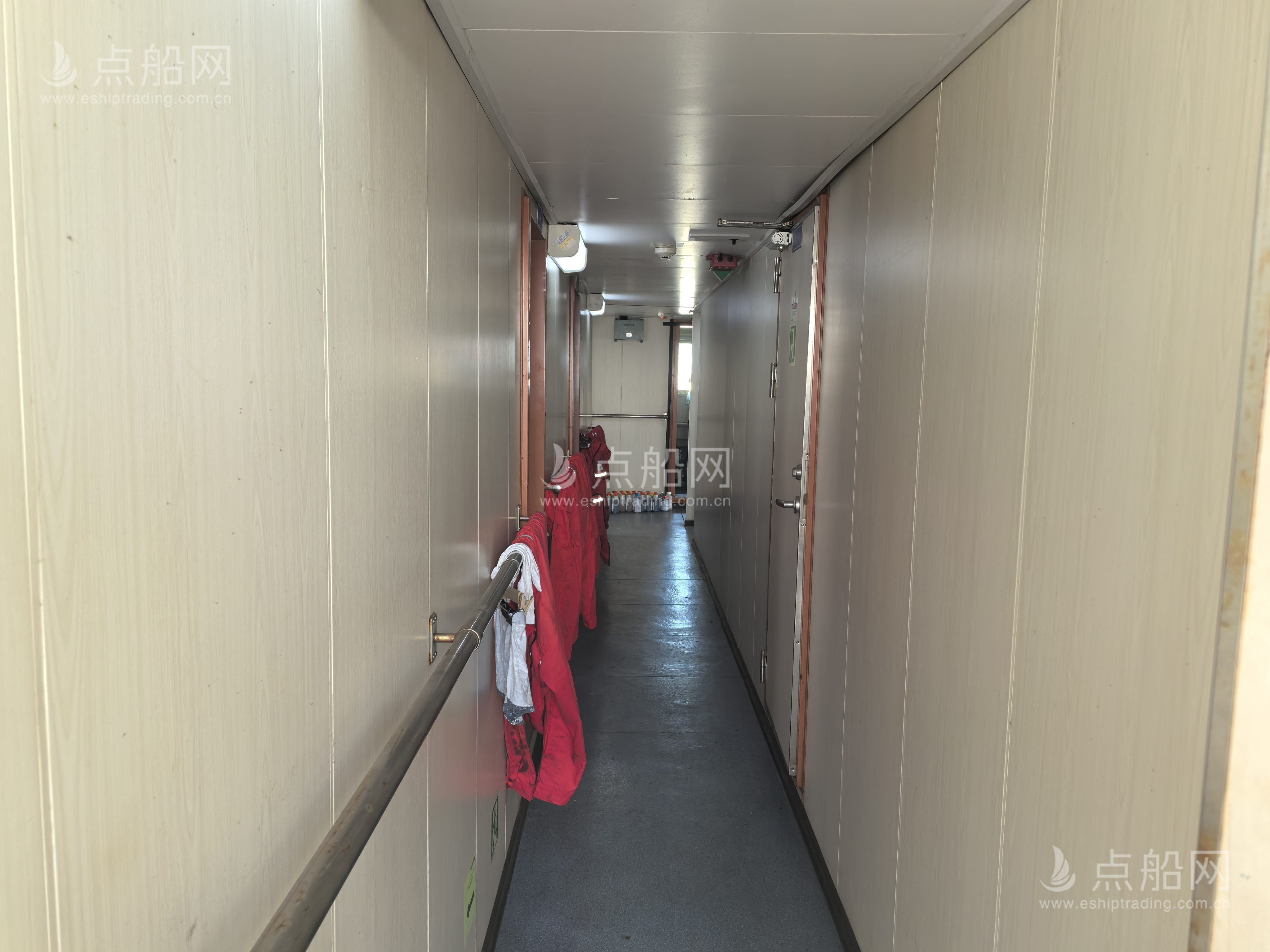 出售4450吨成品油船