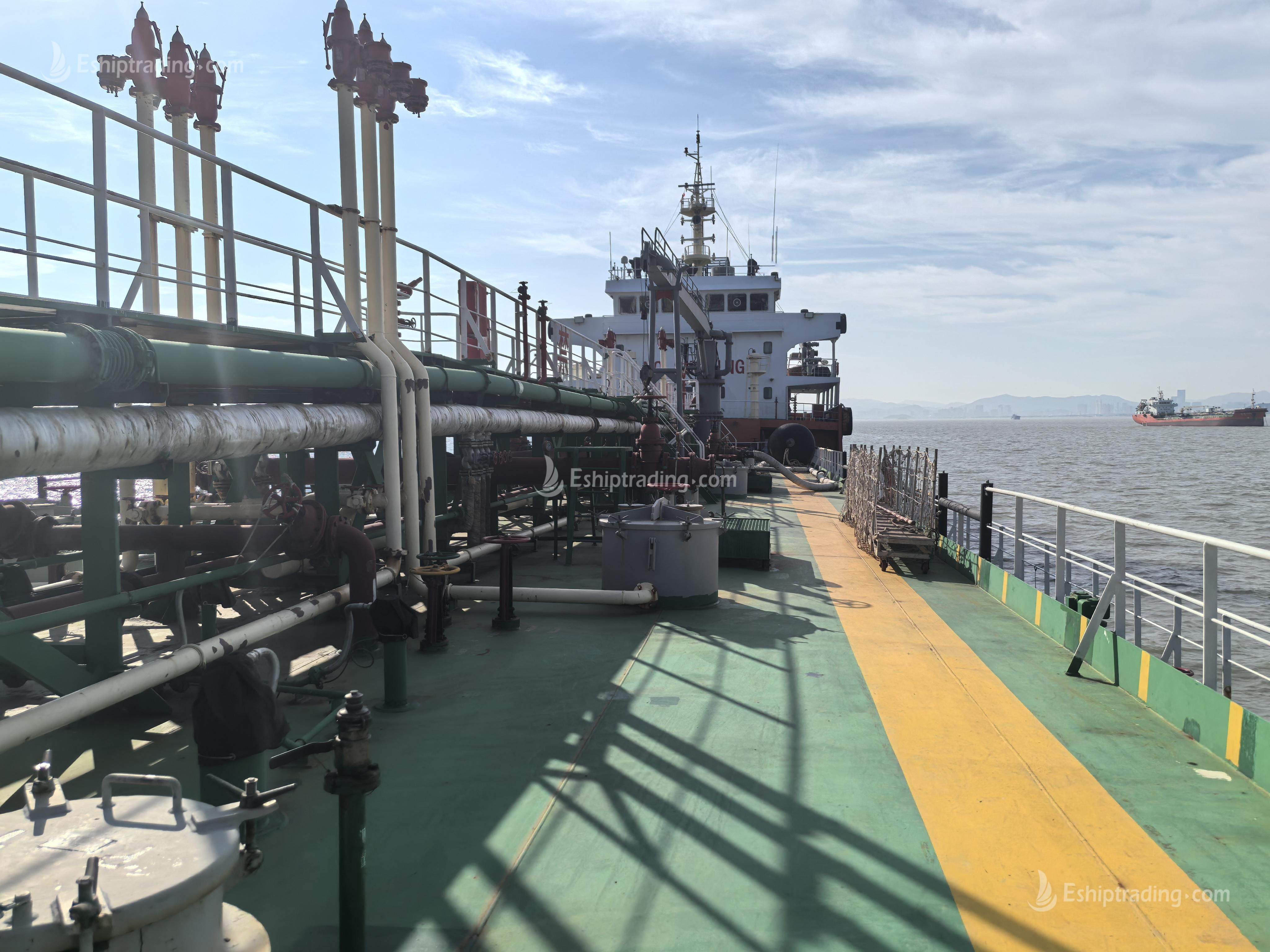 4450 T Product Oil Tanker For Sale