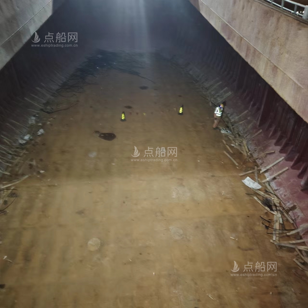 出售5026吨散货船