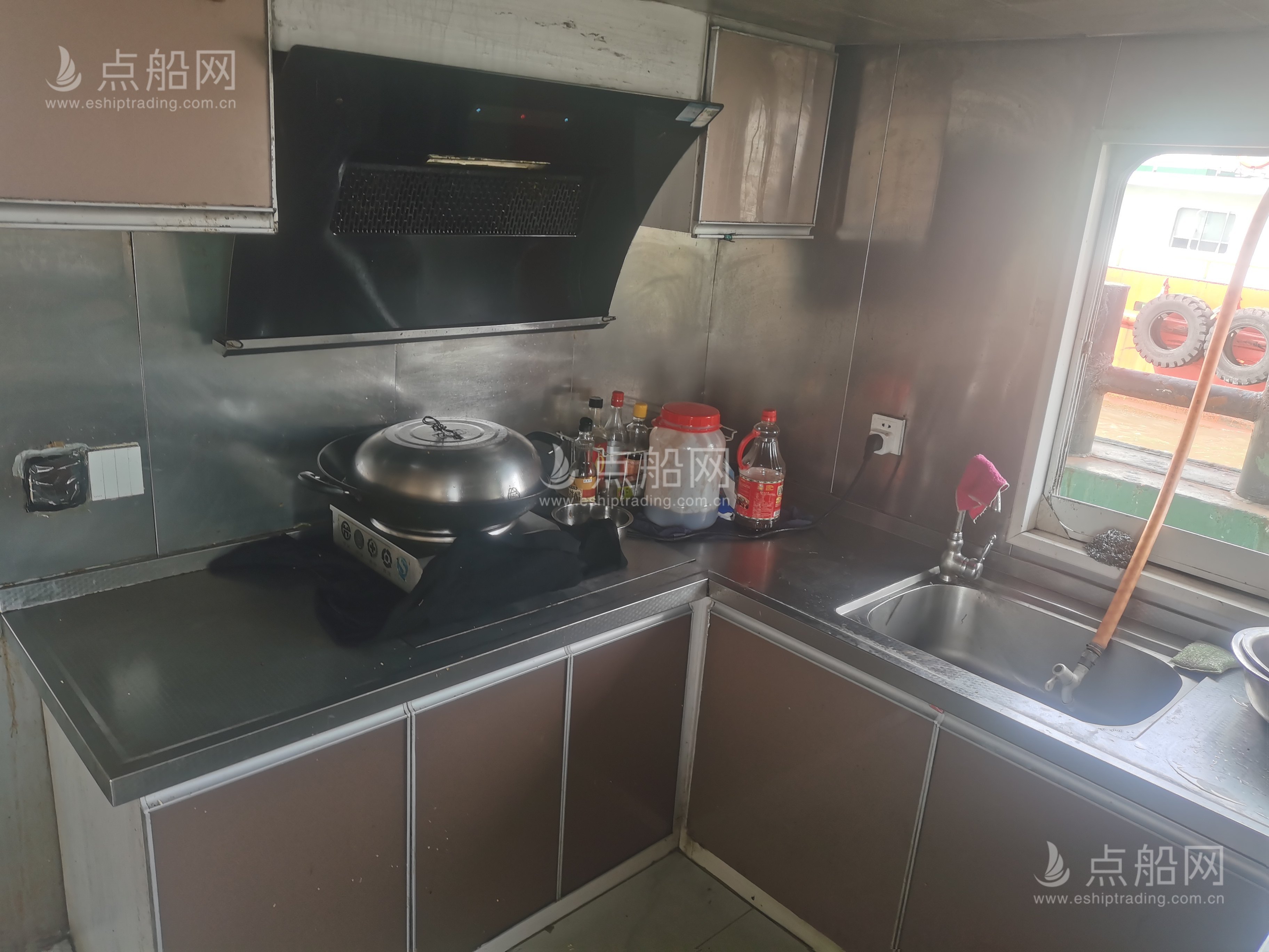 出售40.6米交通船