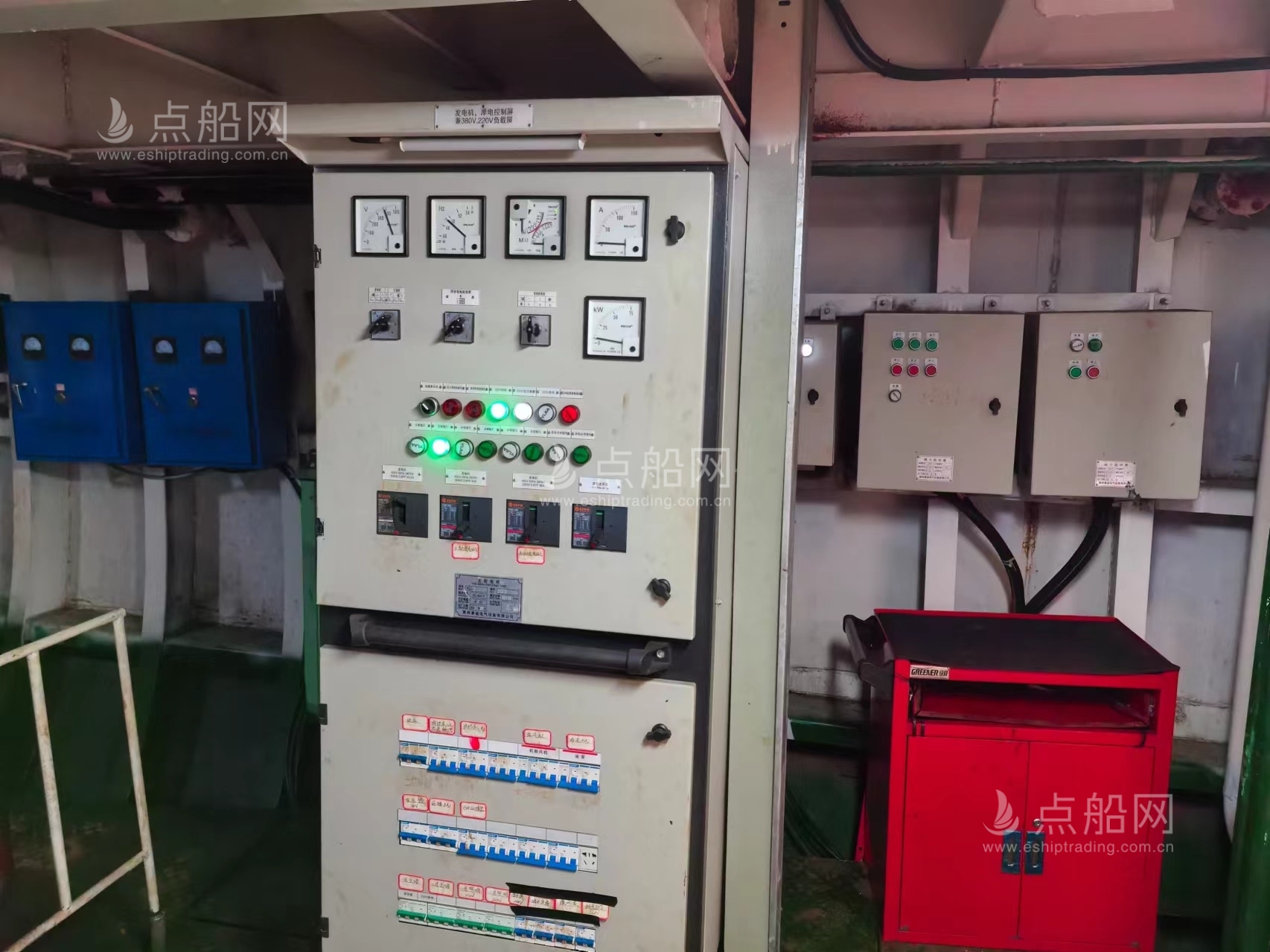 出售40.6米交通船