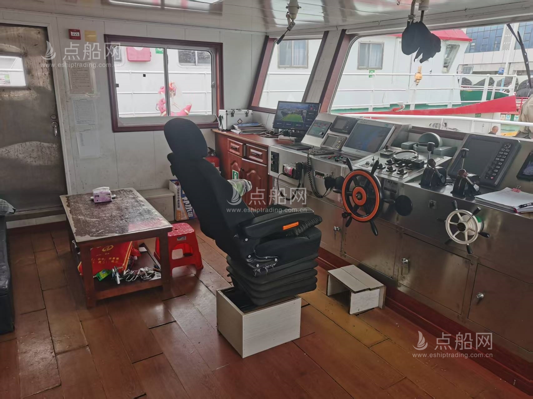 出售40.6米交通船