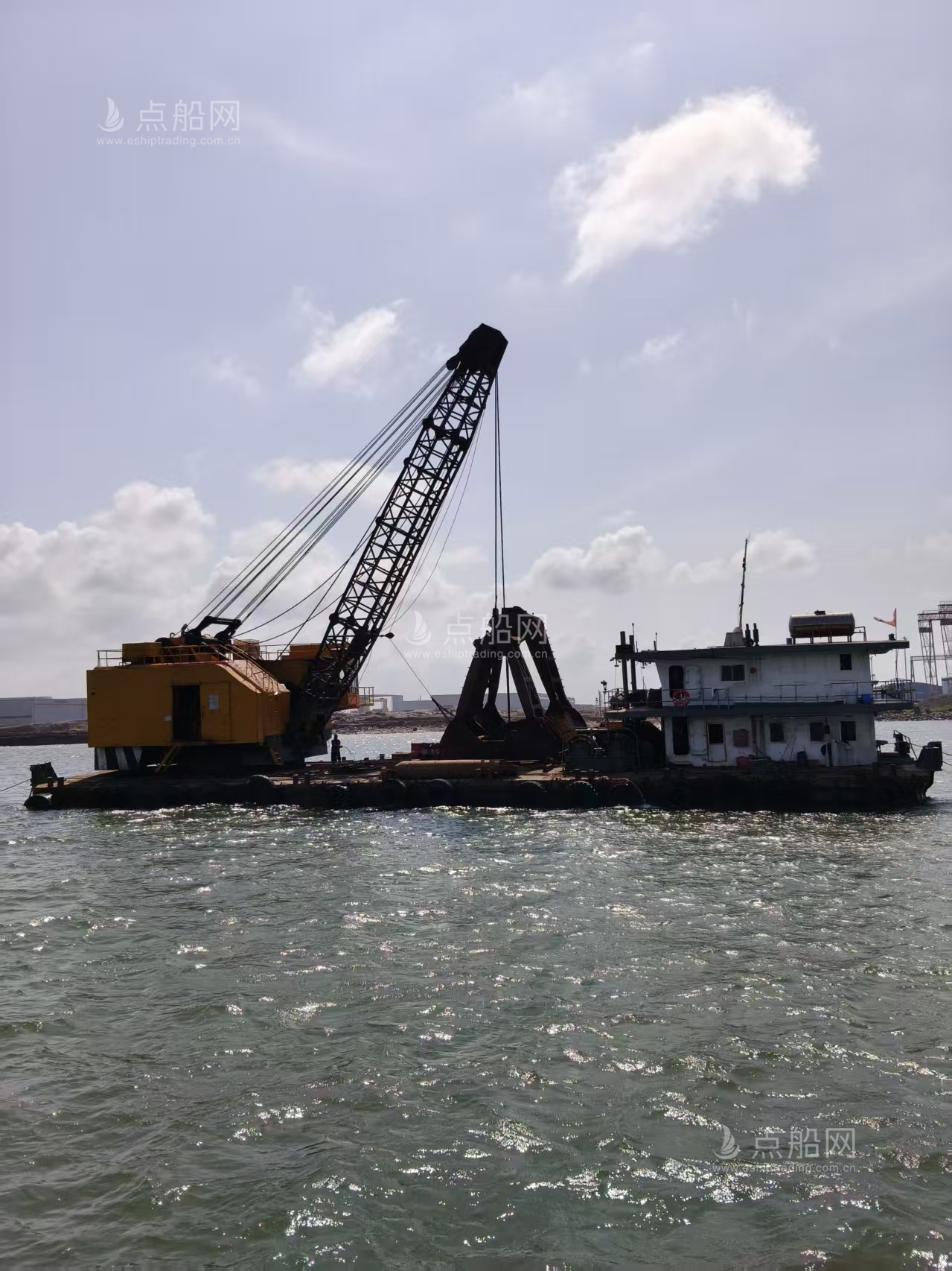 出售11m³抓斗挖泥船