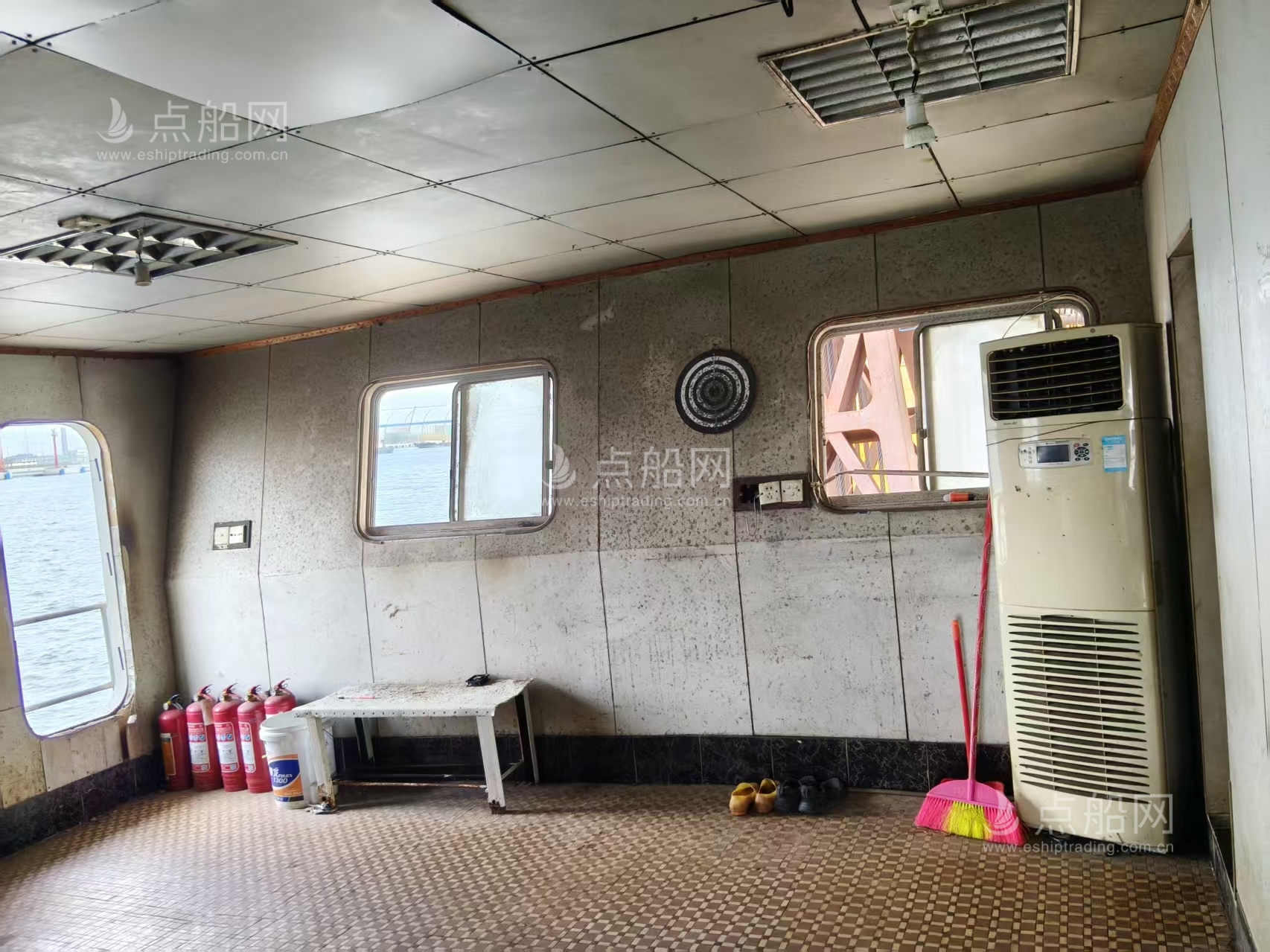 出售11m³抓斗挖泥船