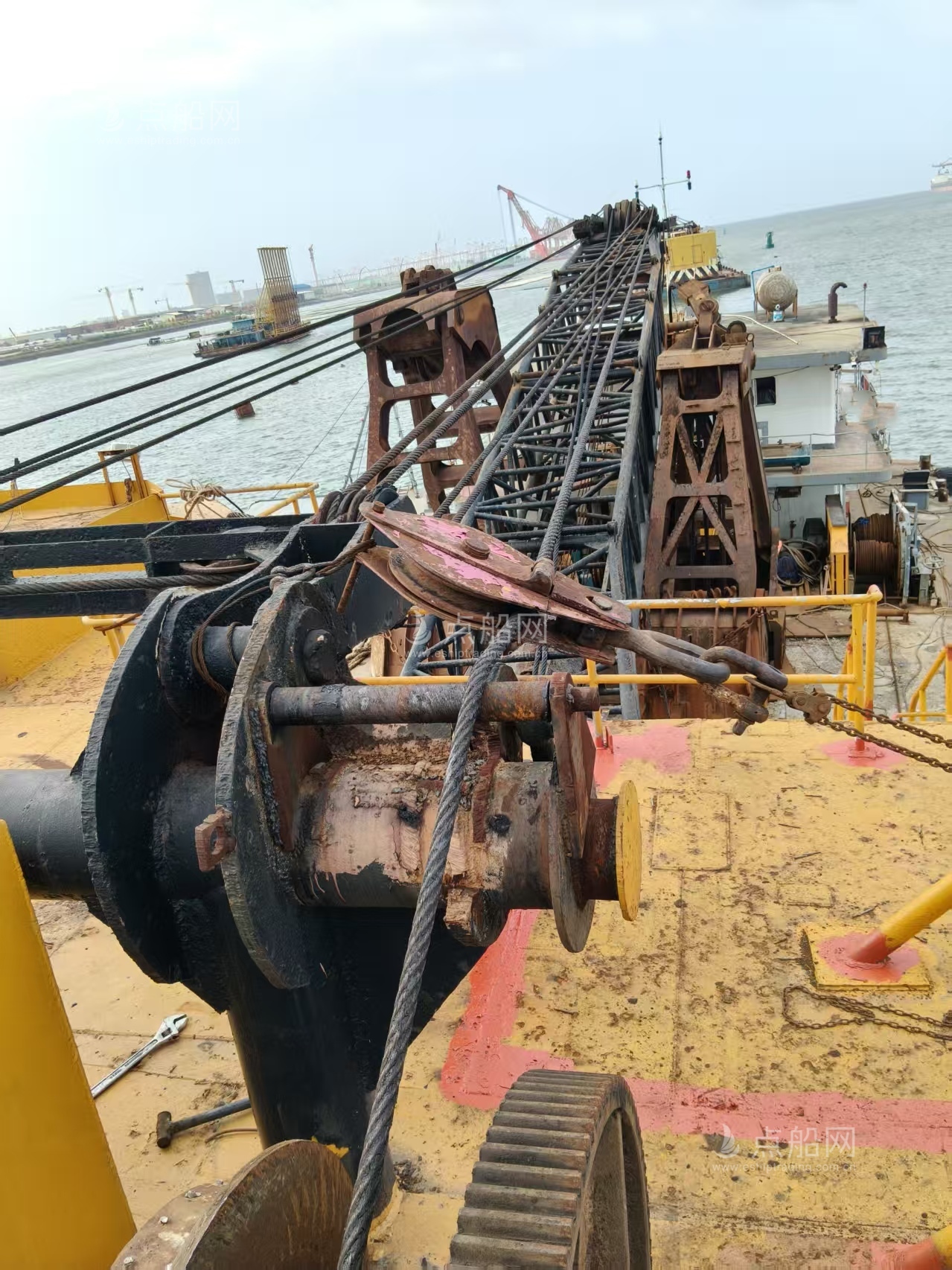 出售11m³抓斗挖泥船