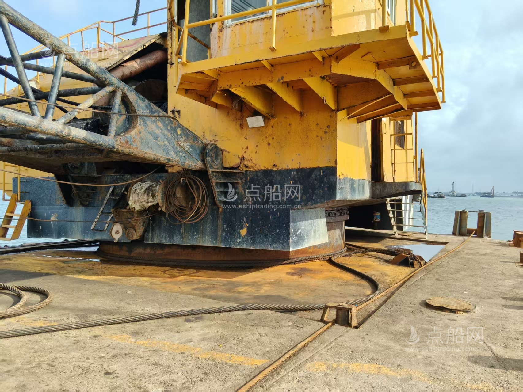 出售11m³抓斗挖泥船