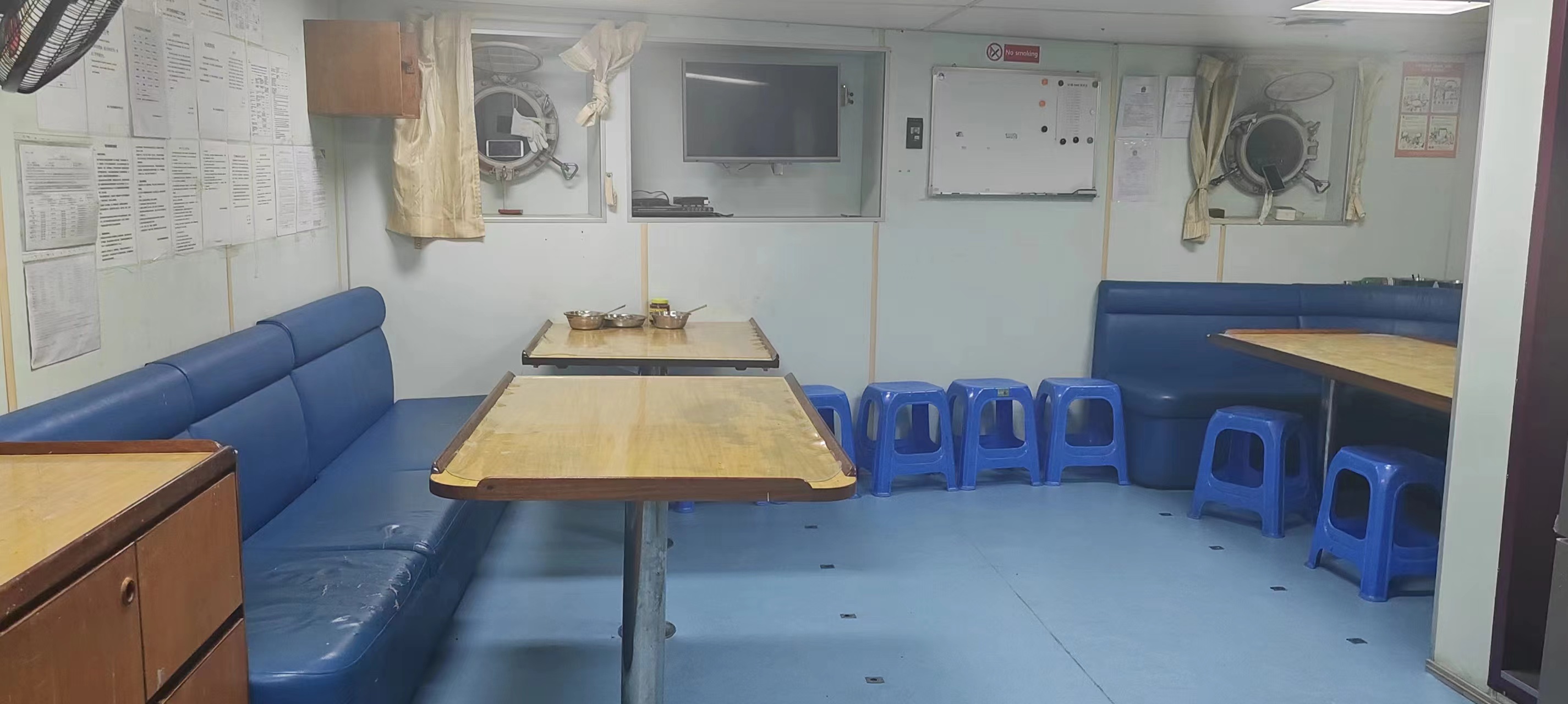 出售5222 马力三用拖轮