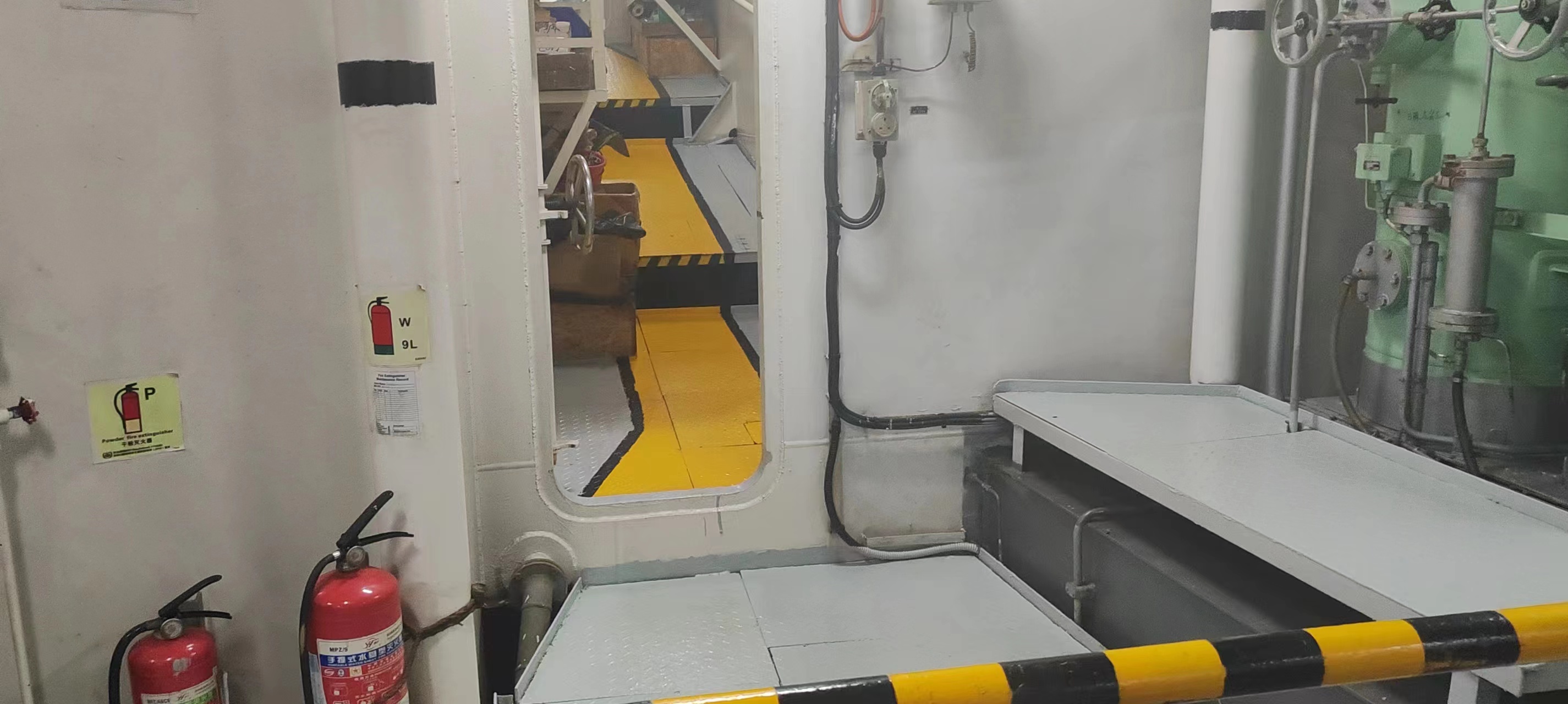 出售5222 马力三用拖轮