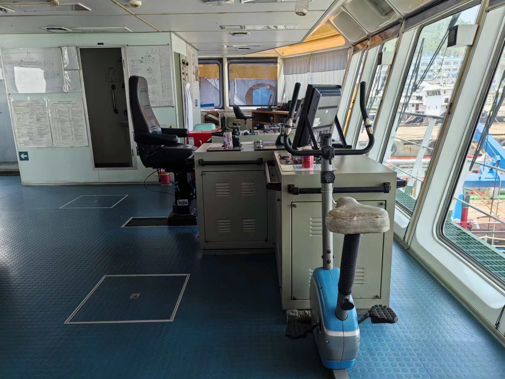 出售5222 马力三用拖轮