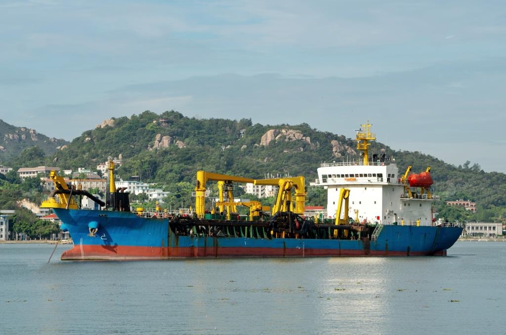 出售5900m³耙吸挖泥船