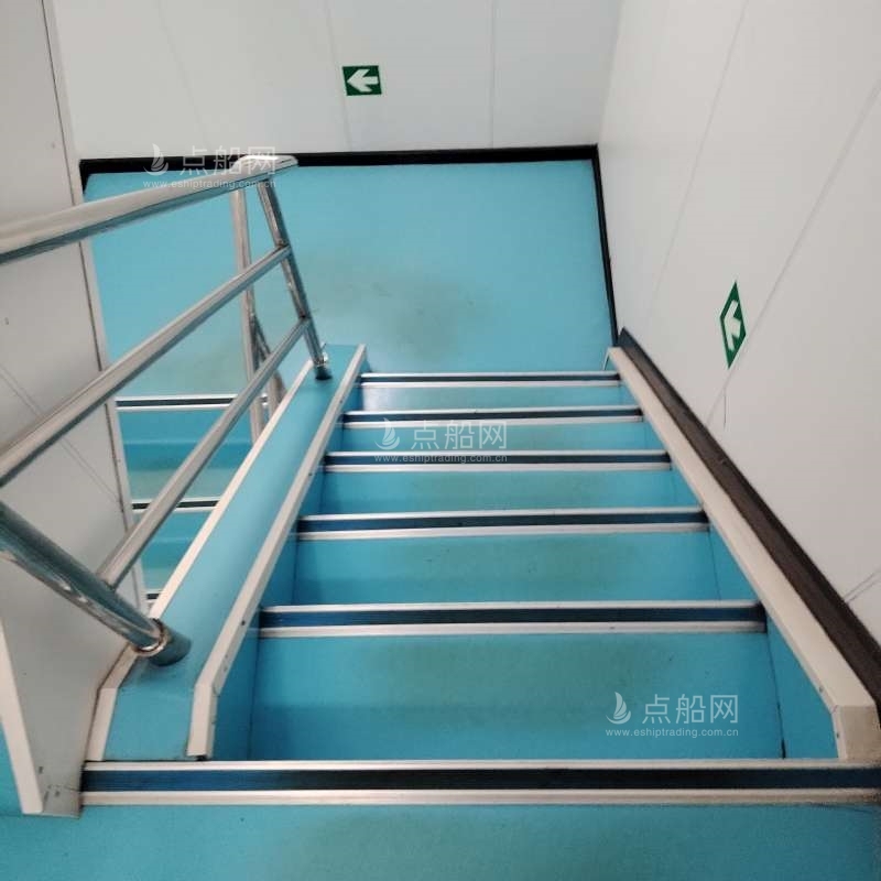 出售1354箱集装箱船
