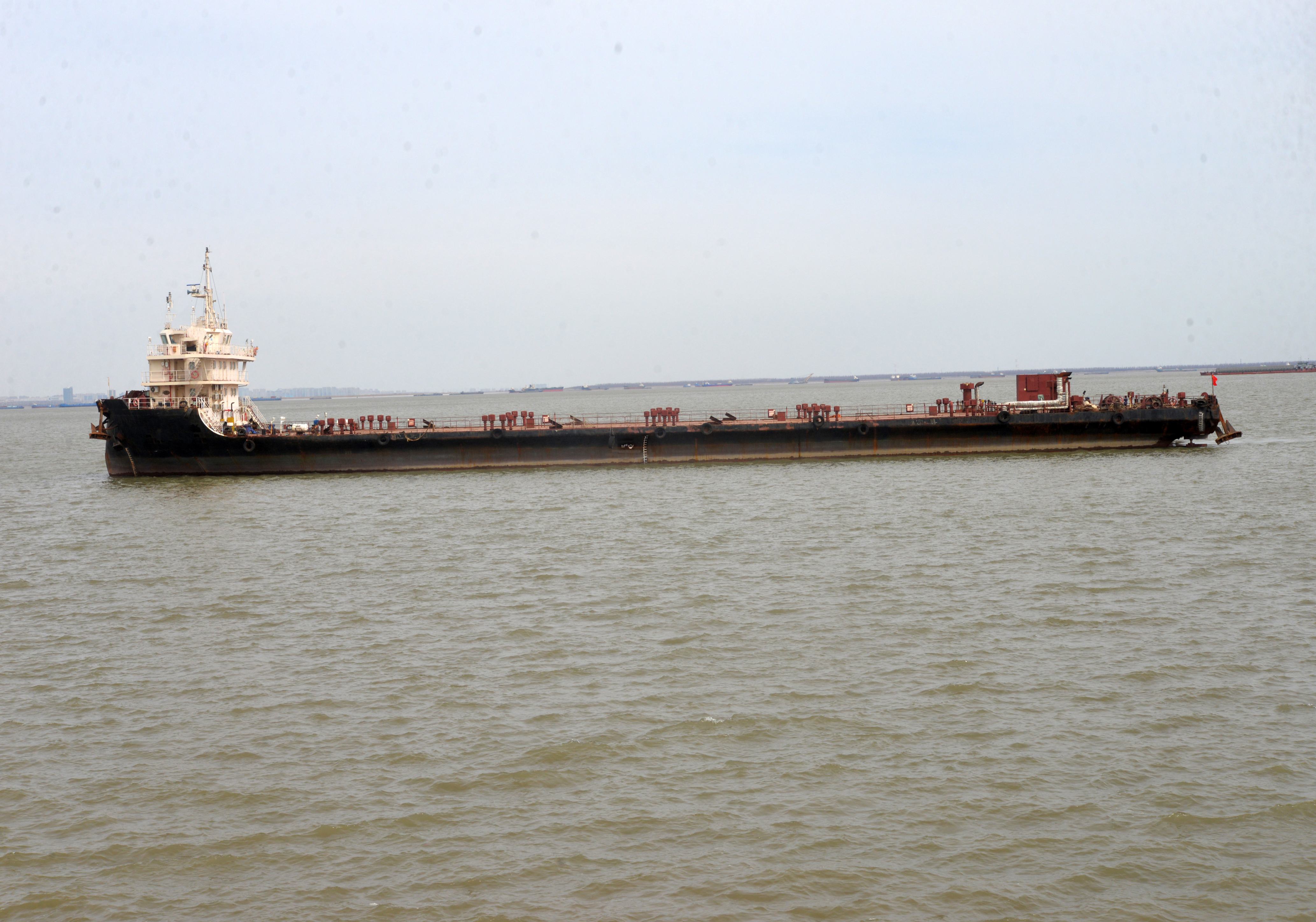 出售4600吨甲板货驳