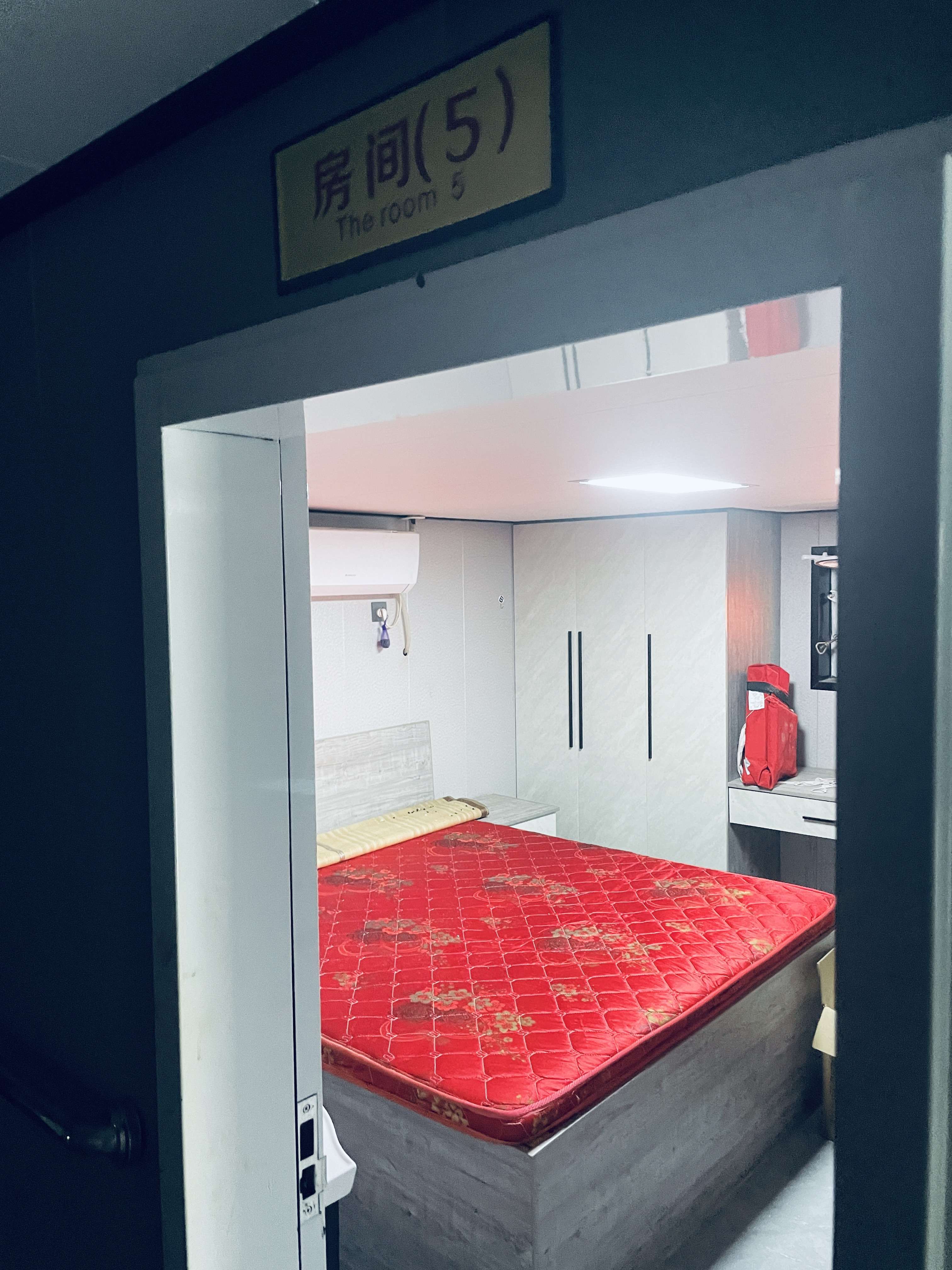 出售12人风电运维船