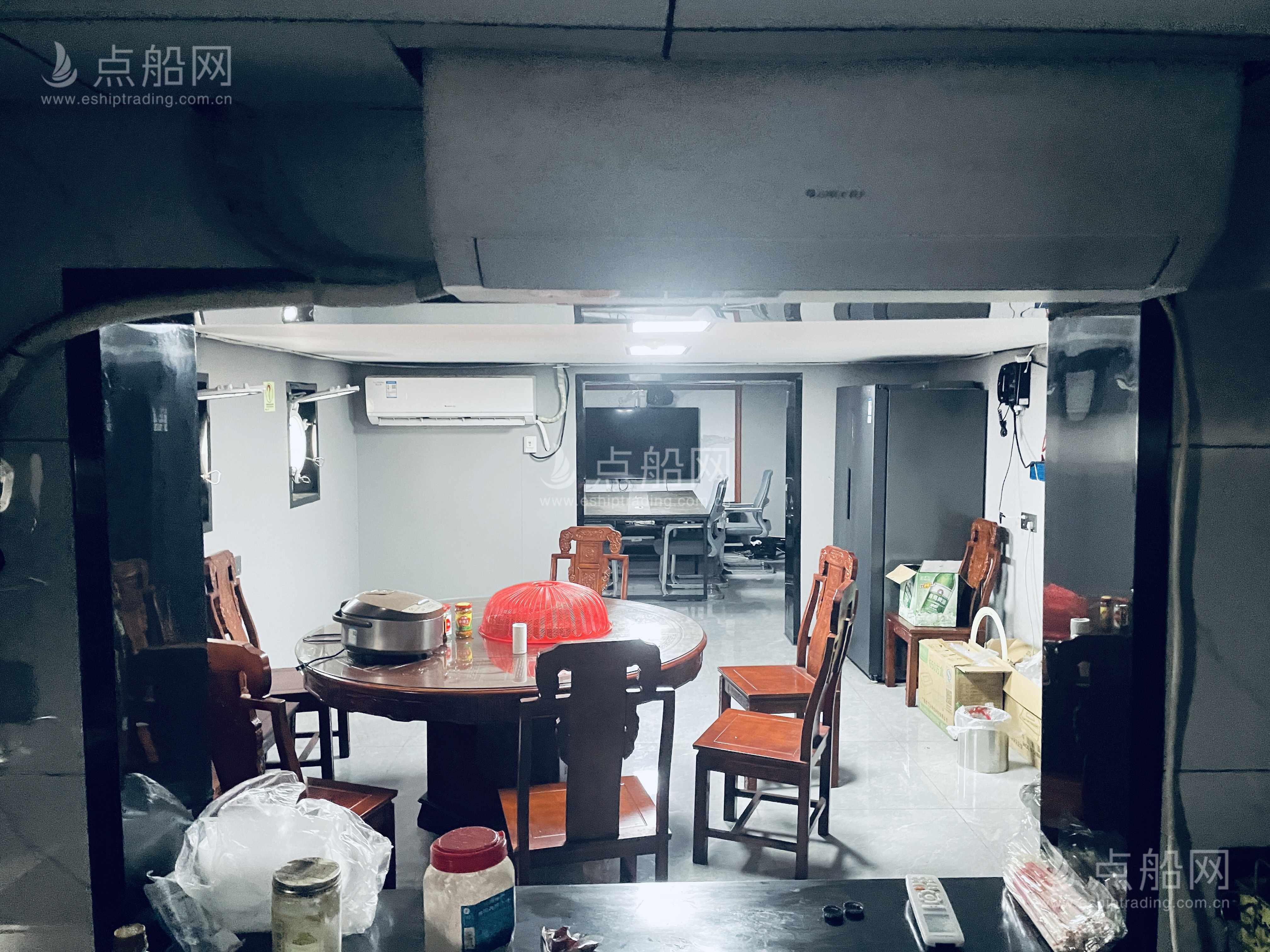 出售12人风电运维船