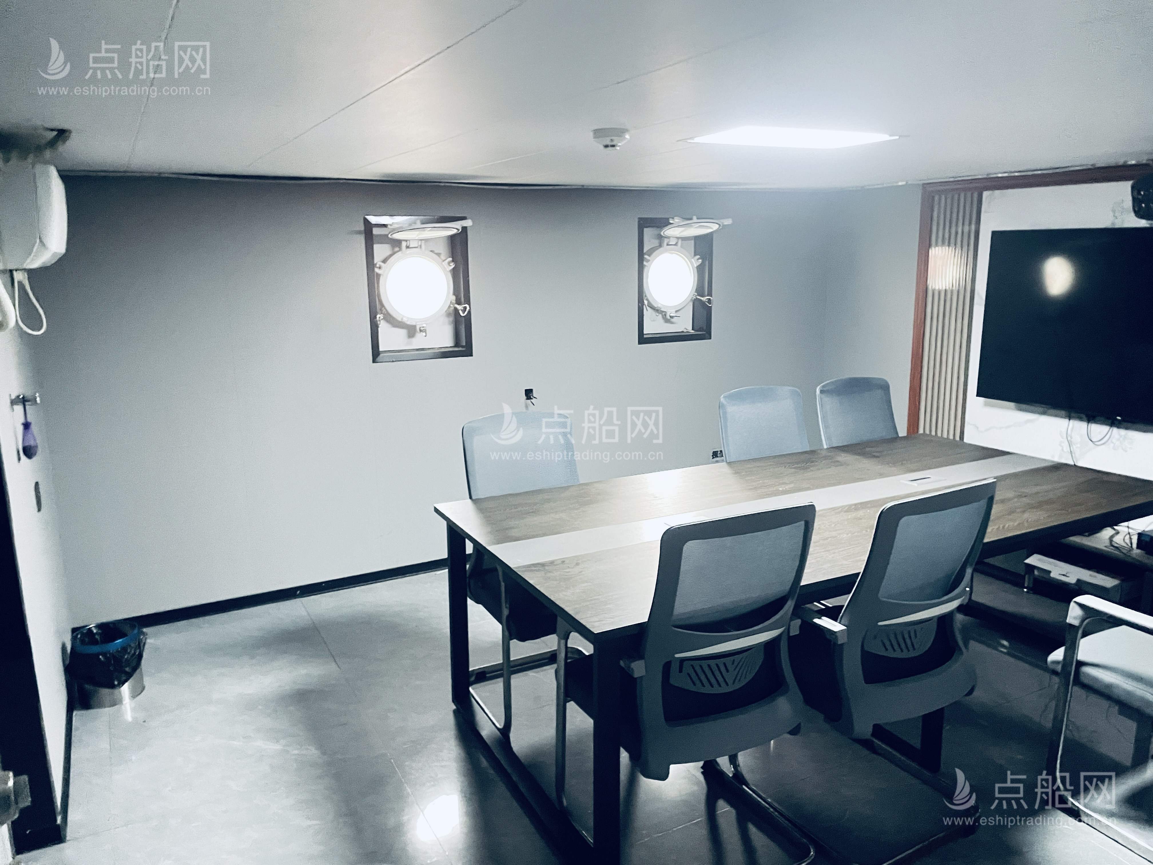 出售12人风电运维船